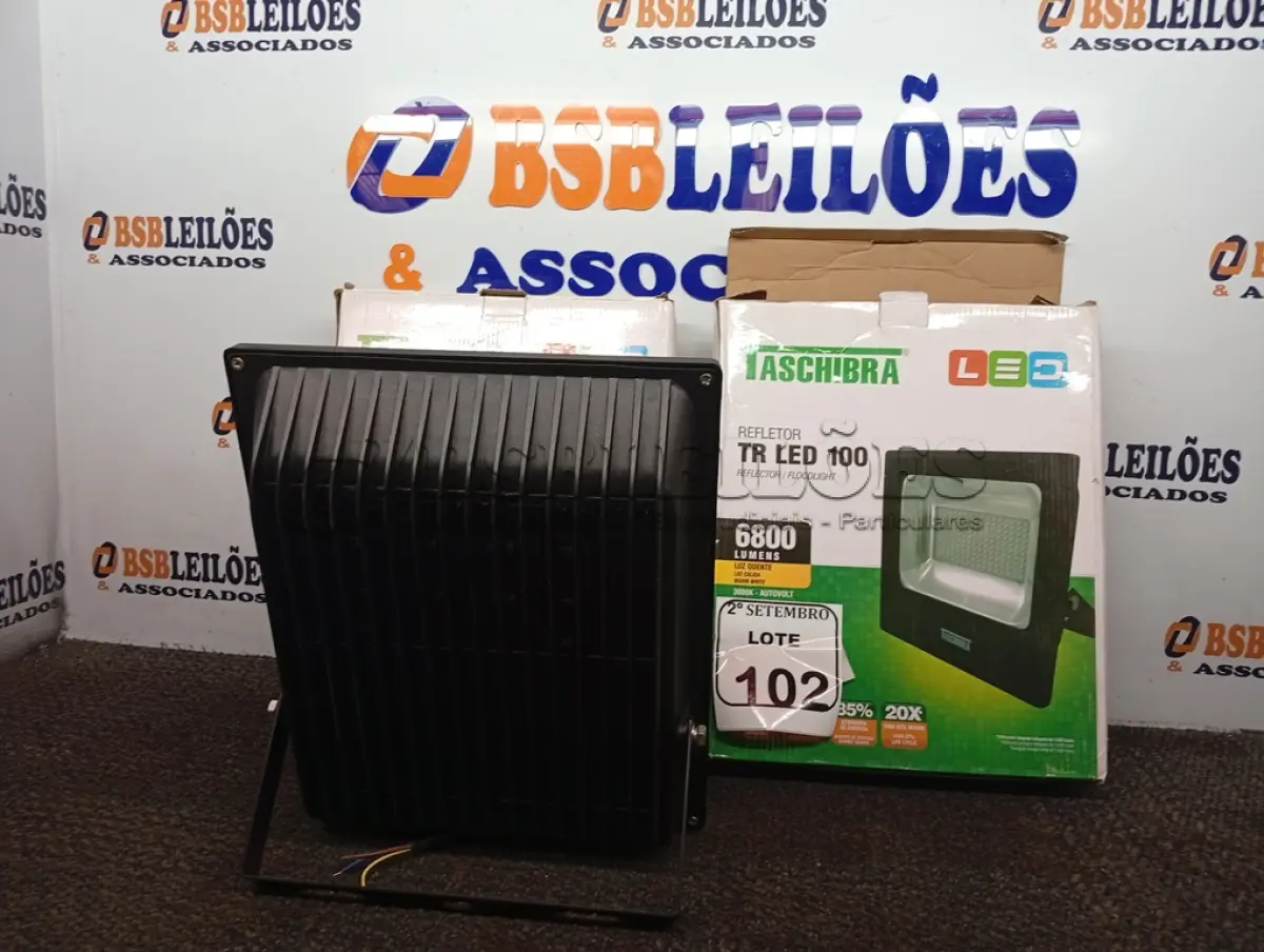 LOTE 102 - 02 REFLETORES TR LED 100W 3000K PRETO – TASHIBRA NOVO.  (NO ESTADO) ATENÇÃO! FAZER A VISITAÇÃO ANTES DE ARREMATAR, NÃO SABEMOS SE FUNCIONA. LEILÃO NÃO TEM GARANTIA E NEM DEVOLUÇÃO, SUJEITO A POSSÍVEIS AVARIAS VISÍVEIS/OCULTAS E/OU AUSÊNCIA DE COMPONENTES.