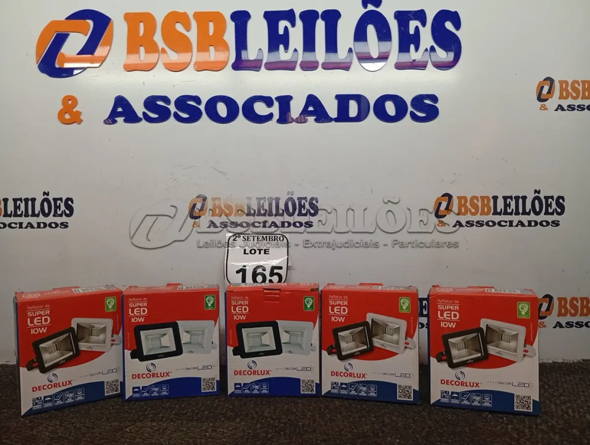 LOTE 165 - 05 REFLETORES DECORLED SUPERLED 220V 10W LUZ BRANCA –DECORLUX NOVO. (NO ESTADO) ATENÇÃO! FAZER A VISITAÇÃO ANTES DE ARREMATAR, NÃO SABEMOS SE FUNCIONA. LEILÃO NÃO TEM GARANTIA E NEM DEVOLUÇÃO, SUJEITO A POSSÍVEIS AVARIAS VISÍVEIS/OCULTAS E/OU AUSÊNCIA DE COMPONENTES.