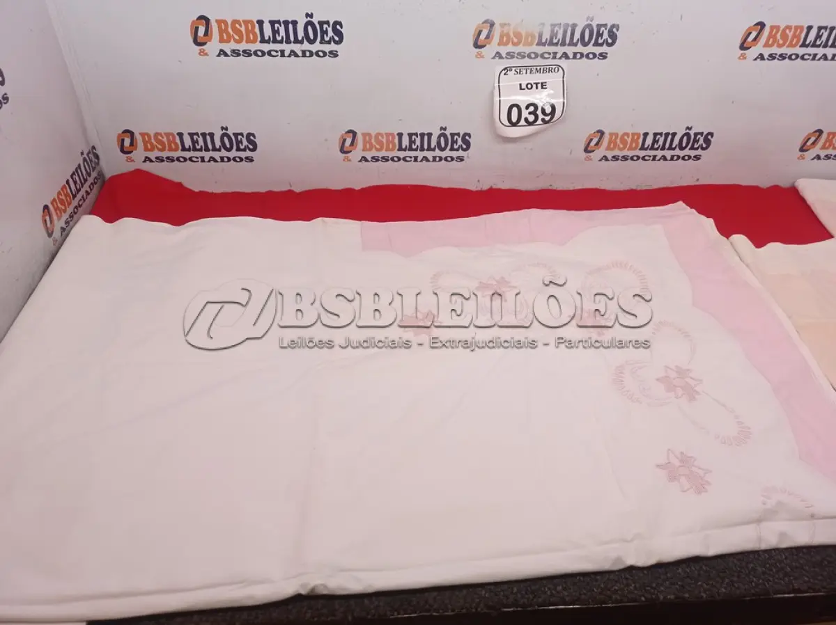 LOTE 039 - 01 LENÇOL, 03 FRONHAS BORDADOS NA COR ROSA. (NO ESTADO) ATENÇÃO! FAZER A VISITAÇÃO ANTES DE ARREMATAR, NÃO SABEMOS SE FUNCIONA. LEILÃO NÃO TEM GARANTIA E NEM DEVOLUÇÃO, SUJEITO A POSSÍVEIS AVARIAS VISÍVEIS/OCULTAS E/OU AUSÊNCIA DE COMPONENTES.