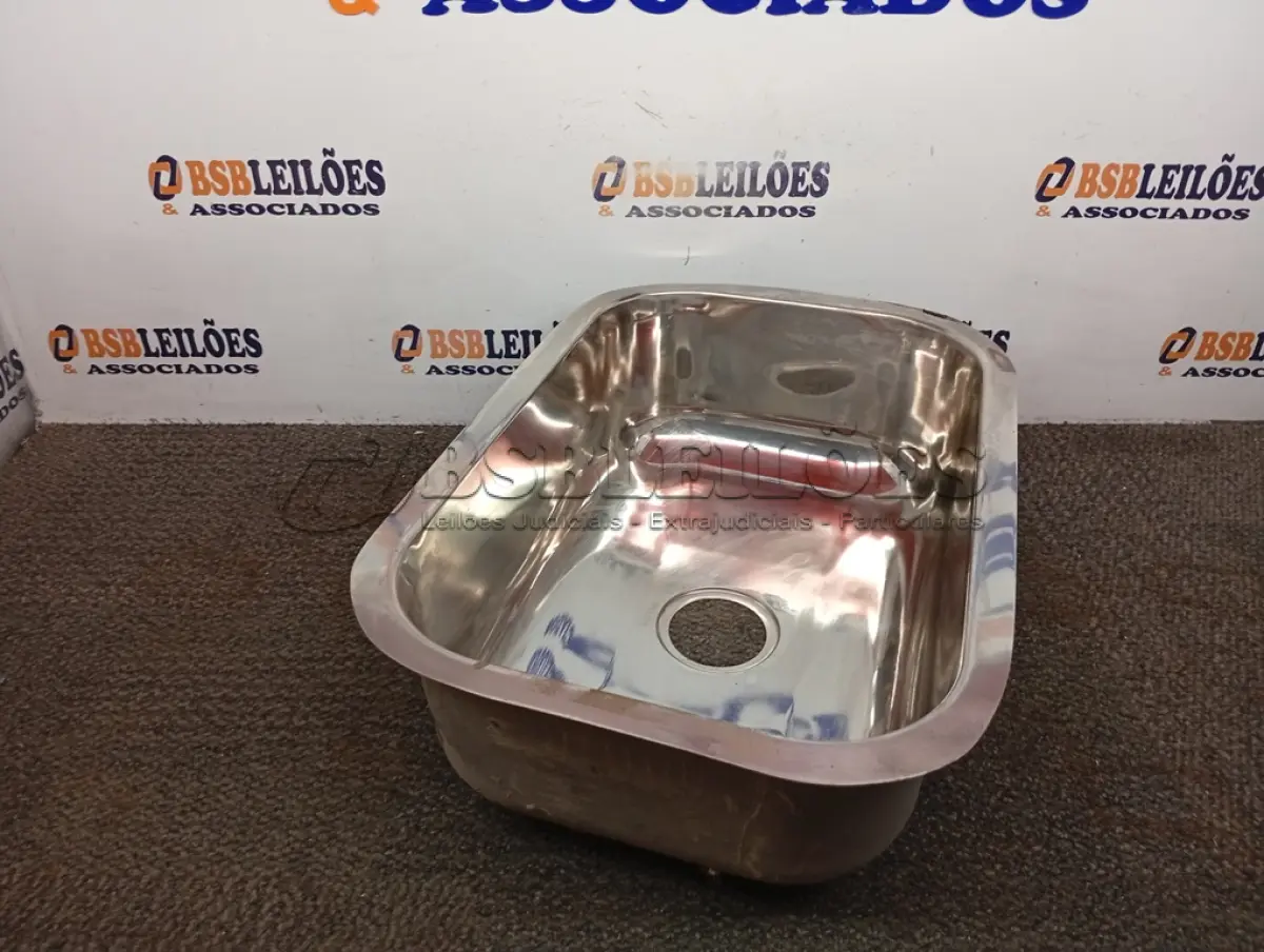 LOTE 192 - 01 CUBA INOX N1 AÇO 304 3.1/2 46X30X17 FABRINOX. (NO ESTADO) ATENÇÃO! FAZER A VISITAÇÃO ANTES DE ARREMATAR, NÃO SABEMOS SE FUNCIONA. LEILÃO NÃO TEM GARANTIA E NEM DEVOLUÇÃO, SUJEITO A POSSÍVEIS AVARIAS VISÍVEIS/OCULTAS E/OU AUSÊNCIA DE COMPONENTES.