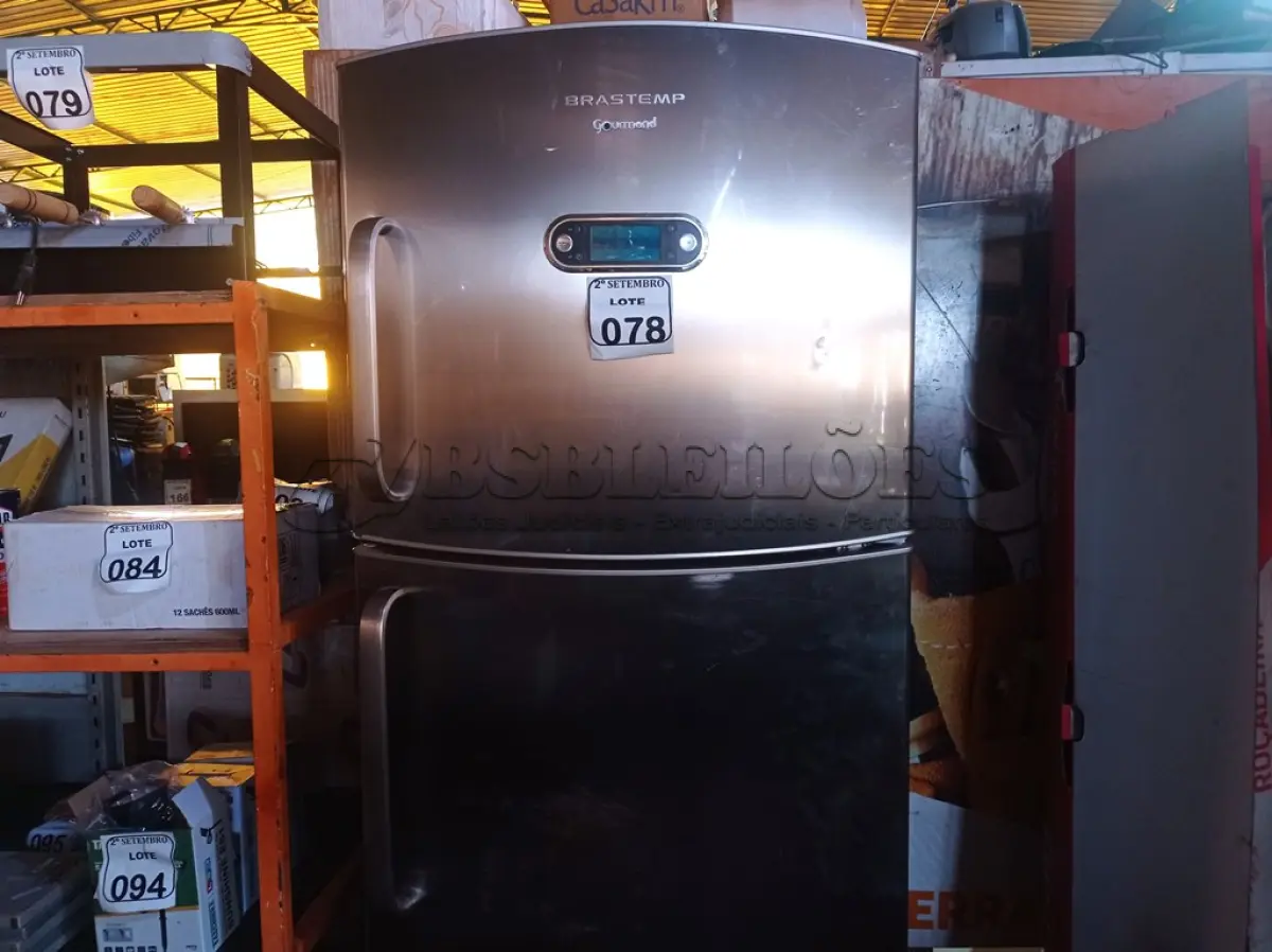 LOTE 078 - 01 GELADEIRA BRASTEMP GOURMAND 220V. (NO ESTADO) ATENÇÃO! FAZER A VISITAÇÃO ANTES DE ARREMATAR, NÃO SABEMOS SE FUNCIONA. LEILÃO NÃO TEM GARANTIA E NEM DEVOLUÇÃO, SUJEITO A POSSÍVEIS AVARIAS VISÍVEIS/OCULTAS E/OU AUSÊNCIA DE COMPONENTES.