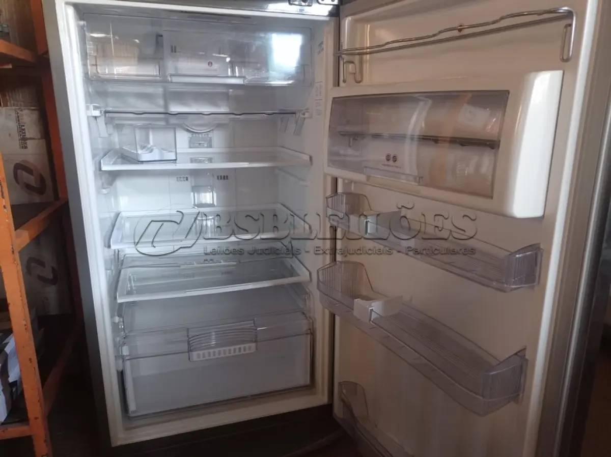 LOTE 078 - 01 GELADEIRA BRASTEMP GOURMAND 220V. (NO ESTADO) ATENÇÃO! FAZER A VISITAÇÃO ANTES DE ARREMATAR, NÃO SABEMOS SE FUNCIONA. LEILÃO NÃO TEM GARANTIA E NEM DEVOLUÇÃO, SUJEITO A POSSÍVEIS AVARIAS VISÍVEIS/OCULTAS E/OU AUSÊNCIA DE COMPONENTES.