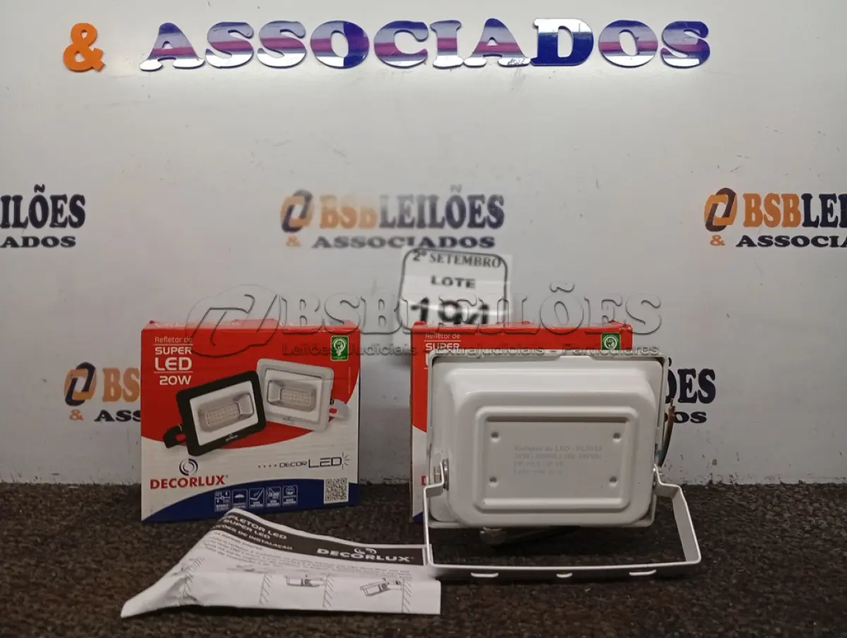 LOTE 194 - 02 REFLETORES DECORLED SUPERLED 220V 20W LUZ BRANCA DECORLUX NOVO. (NO ESTADO) ATENÇÃO! FAZER A VISITAÇÃO ANTES DE ARREMATAR, NÃO SABEMOS SE FUNCIONA. LEILÃO NÃO TEM GARANTIA E NEM DEVOLUÇÃO, SUJEITO A POSSÍVEIS AVARIAS VISÍVEIS/OCULTAS E/OU AUSÊNCIA DE COMPONENTES.
