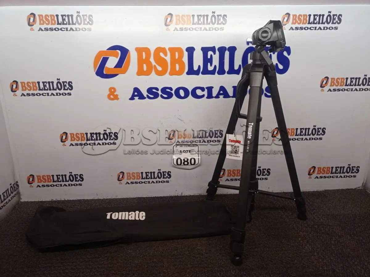 LOTE 080 - 01 TRIPÉ DE CÂMERA MARCA LUCACELL LCT-3016. (NO ESTADO) ATENÇÃO! FAZER A VISITAÇÃO ANTES DE ARREMATAR, NÃO SABEMOS SE FUNCIONA. LEILÃO NÃO TEM GARANTIA E NEM DEVOLUÇÃO, SUJEITO A POSSÍVEIS AVARIAS VISÍVEIS/OCULTAS E/OU AUSÊNCIA DE COMPONENTES.