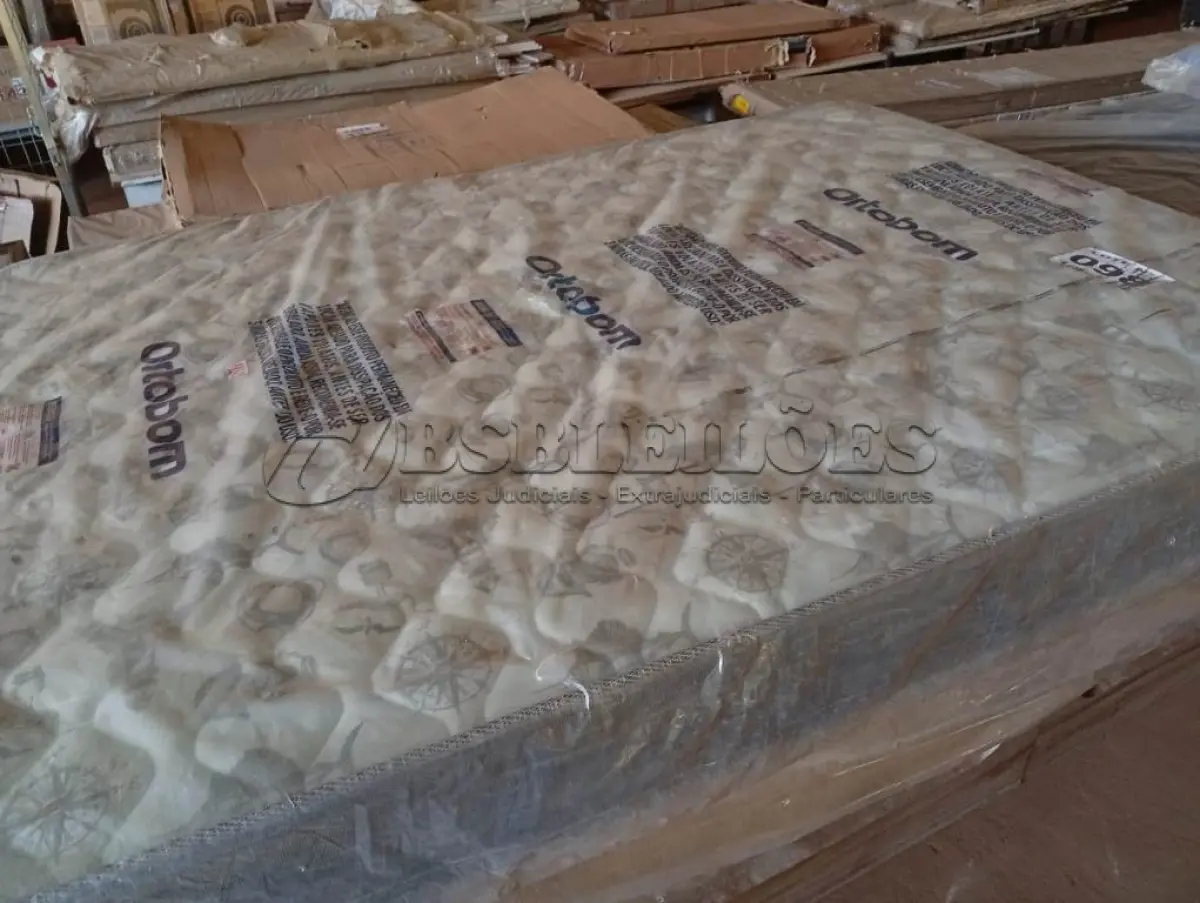 LOTE 098 - 01 - COLCHÃO CASAL ORTOBOM 138X188X18 +BASE BOX (NO ESTADO, NÃO SABEMOS SE FUNCIONA. LEILÃO NÃO TEM GARANTIA E NEM DEVOLUÇÃO, SUJEITO A POSSÍVEIS AVARIAS VISÍVEIS/OCULTAS E/OU AUSÊNCIA DE COMPONENTES)