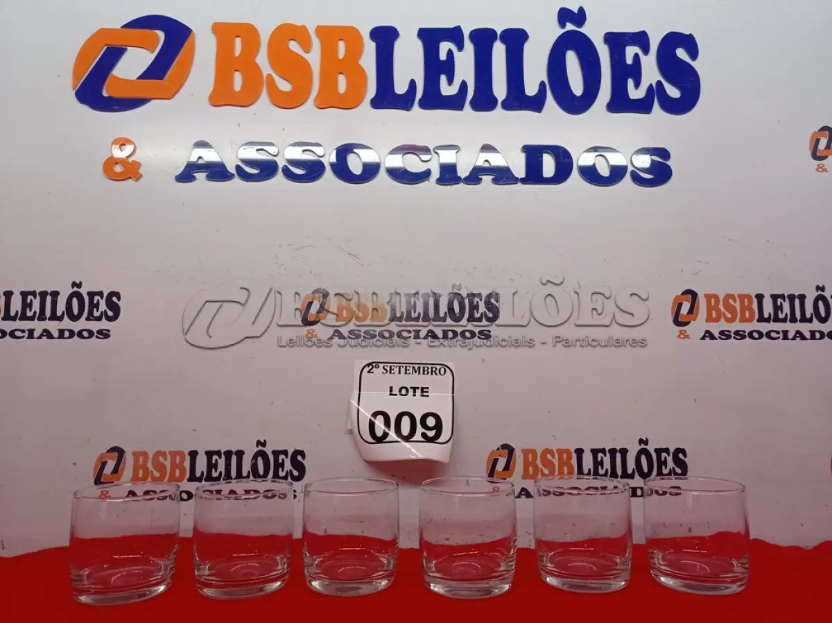LOTE 009 - 06 COPOS DE VIDRO. (NO ESTADO) ATENÇÃO! FAZER A VISITAÇÃO ANTES DE ARREMATAR, NÃO SABEMOS SE FUNCIONA. LEILÃO NÃO TEM GARANTIA E NEM DEVOLUÇÃO, SUJEITO A POSSÍVEIS AVARIAS VISÍVEIS/OCULTAS E/OU AUSÊNCIA DE COMPONENTES.