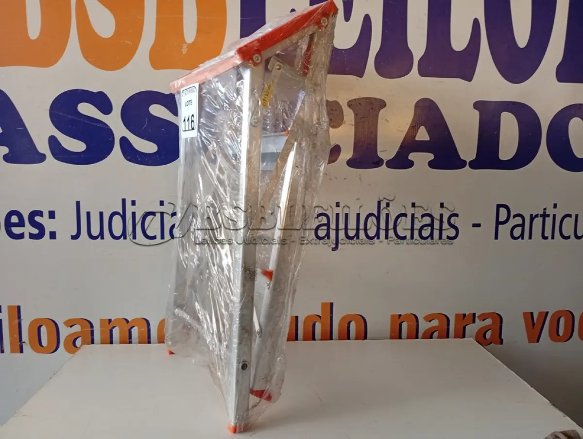 LOTE 116 - 01 BANCO ESCADA DE ALUMÍNIO MARCA BTF. (NO ESTADO) ATENÇÃO! FAZER A VISITAÇÃO ANTES DE ARREMATAR, NÃO SABEMOS SE FUNCIONA. LEILÃO NÃO TEM GARANTIA E NEM DEVOLUÇÃO, SUJEITO A POSSÍVEIS AVARIAS VISÍVEIS/OCULTAS E/OU AUSÊNCIA DE COMPONENTES.