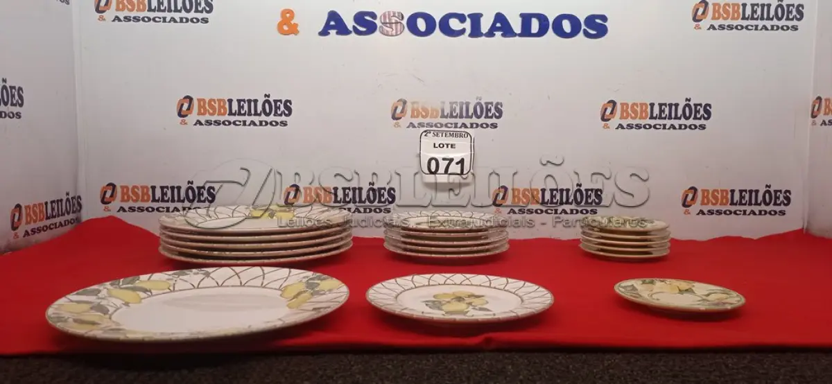 LOTE 071 - 06 PRATOS GRANDES, 06 PRATOS PEQUENOS E 06 PIRES LIMÕES. (NO ESTADO) ATENÇÃO! FAZER A VISITAÇÃO ANTES DE ARREMATAR, NÃO SABEMOS SE FUNCIONA. LEILÃO NÃO TEM GARANTIA E NEM DEVOLUÇÃO, SUJEITO A POSSÍVEIS AVARIAS VISÍVEIS/OCULTAS E/OU AUSÊNCIA DE COMPONENTES.