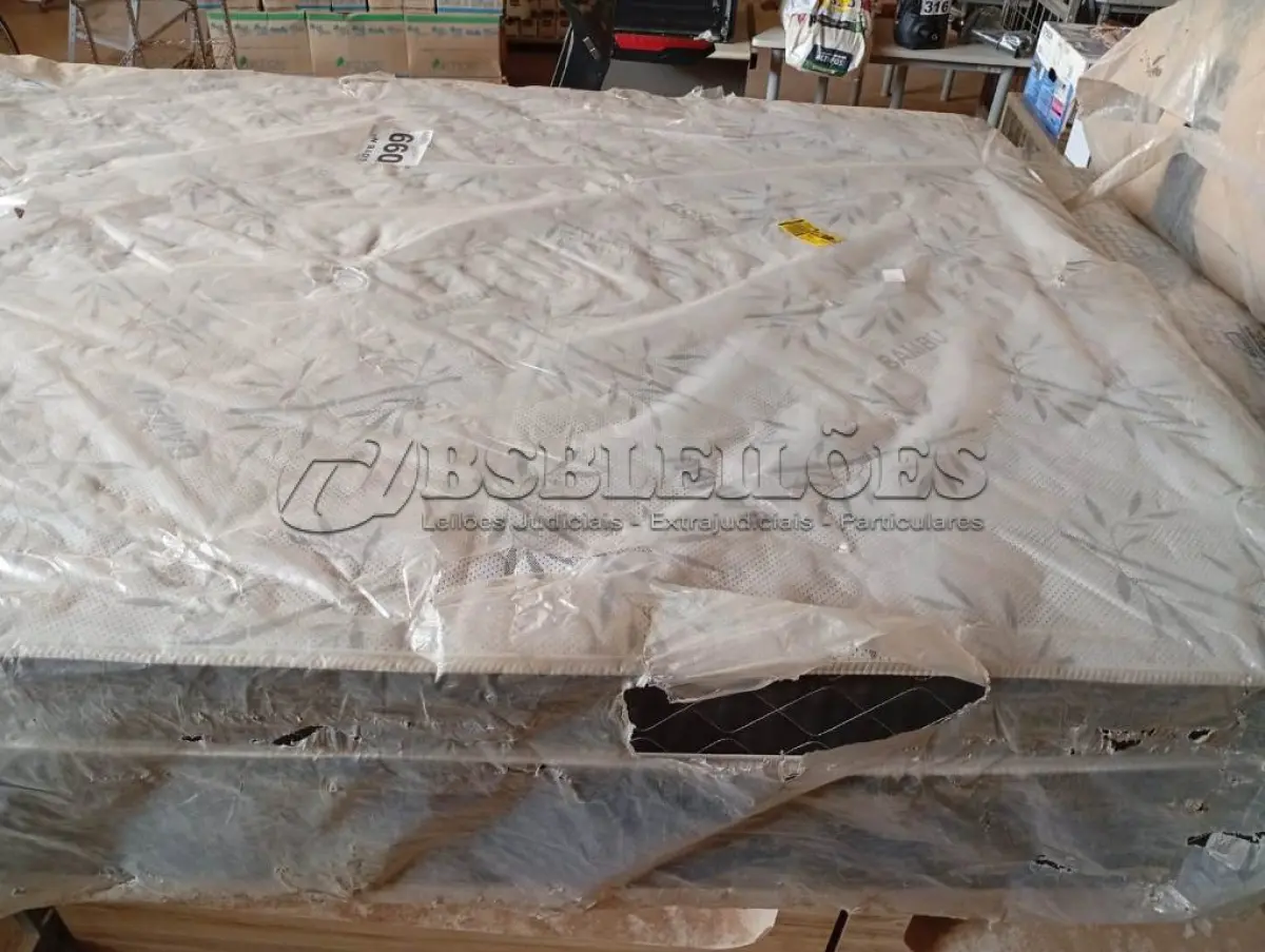 LOTE 099 - 01 - CAMA BOX CONJUGADA BENFICA 138X188 (NO ESTADO, NÃO SABEMOS SE FUNCIONA. LEILÃO NÃO TEM GARANTIA E NEM DEVOLUÇÃO, SUJEITO A POSSÍVEIS AVARIAS VISÍVEIS/OCULTAS E/OU AUSÊNCIA DE COMPONENTES)