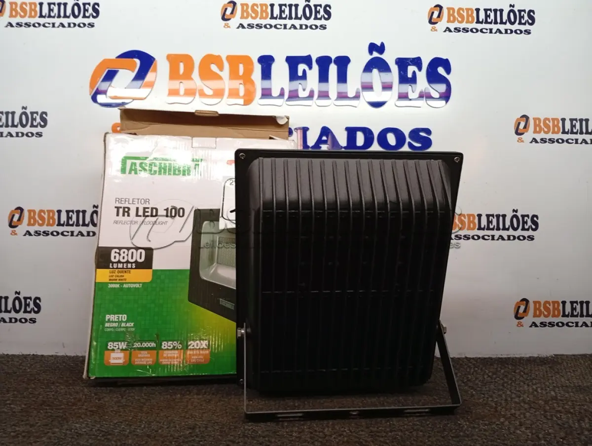 LOTE 134 - 01 REFLETORES TR LED 100W 3000K PRETO – TASHIBRA NOVO. (NO ESTADO) ATENÇÃO! FAZER A VISITAÇÃO ANTES DE ARREMATAR, NÃO SABEMOS SE FUNCIONA. LEILÃO NÃO TEM GARANTIA E NEM DEVOLUÇÃO, SUJEITO A POSSÍVEIS AVARIAS VISÍVEIS/OCULTAS E/OU AUSÊNCIA DE COMPONENTES.