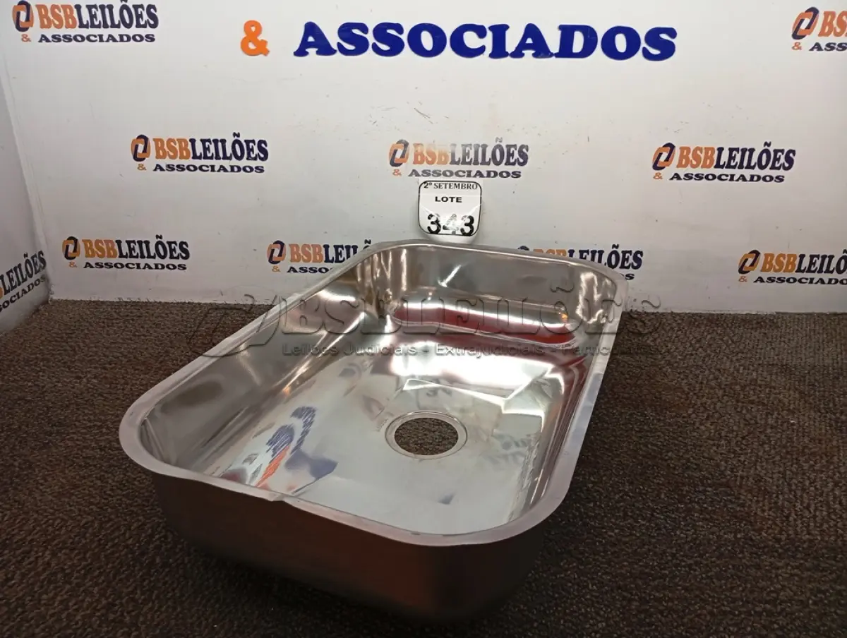 LOTE 343 - 01 CUBA INOX N2 AÇO 430 3.1/2 56X34X14 FABRINO. (NO ESTADO) ATENÇÃO! FAZER A VISITAÇÃO ANTES DE ARREMATAR, NÃO SABEMOS SE FUNCIONA. LEILÃO NÃO TEM GARANTIA E NEM DEVOLUÇÃO, SUJEITO A POSSÍVEIS AVARIAS VISÍVEIS/OCULTAS E/OU AUSÊNCIA DE COMPONENTES.