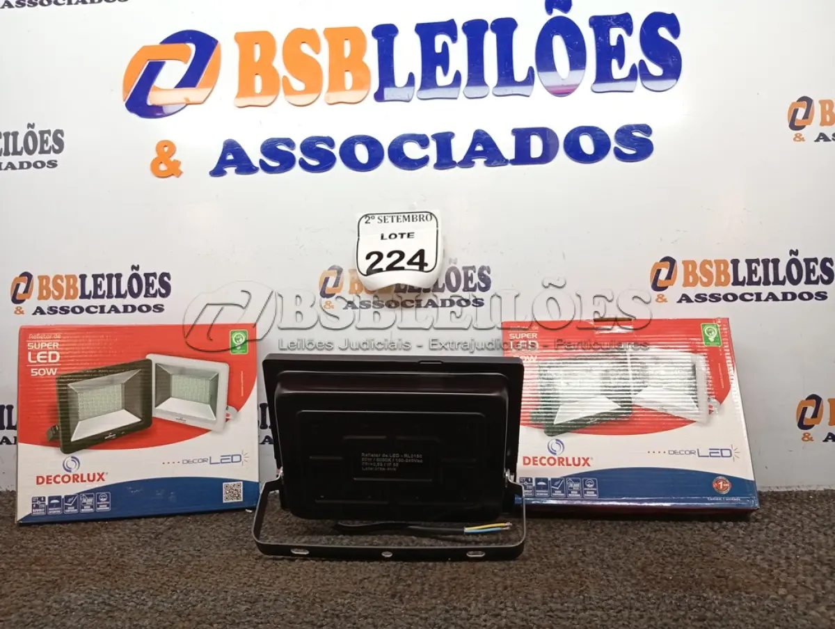 LOTE 224 - 03 REFLETORES SUPER LED 100-240V 50W LUZ BRANCA – DECORLUX NOVO. (NO ESTADO) ATENÇÃO! FAZER A VISITAÇÃO ANTES DE ARREMATAR, NÃO SABEMOS SE FUNCIONA. LEILÃO NÃO TEM GARANTIA E NEM DEVOLUÇÃO, SUJEITO A POSSÍVEIS AVARIAS VISÍVEIS/OCULTAS E/OU AUSÊNCIA DE COMPONENTES.