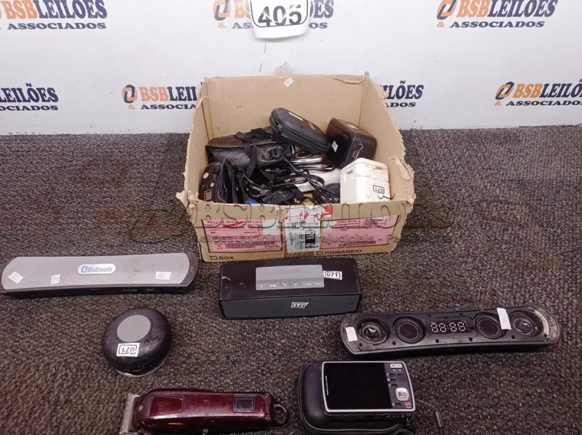 LOTE 405 - 01 LOTE COM ELETRÔNICOS DIVERSOS. (NO ESTADO) ATENÇÃO! FAZER A VISITAÇÃO ANTES DE ARREMATAR, NÃO SABEMOS SE FUNCIONA. LEILÃO NÃO TEM GARANTIA E NEM DEVOLUÇÃO, SUJEITO A POSSÍVEIS AVARIAS VISÍVEIS/OCULTAS E/OU AUSÊNCIA DE COMPONENTES.