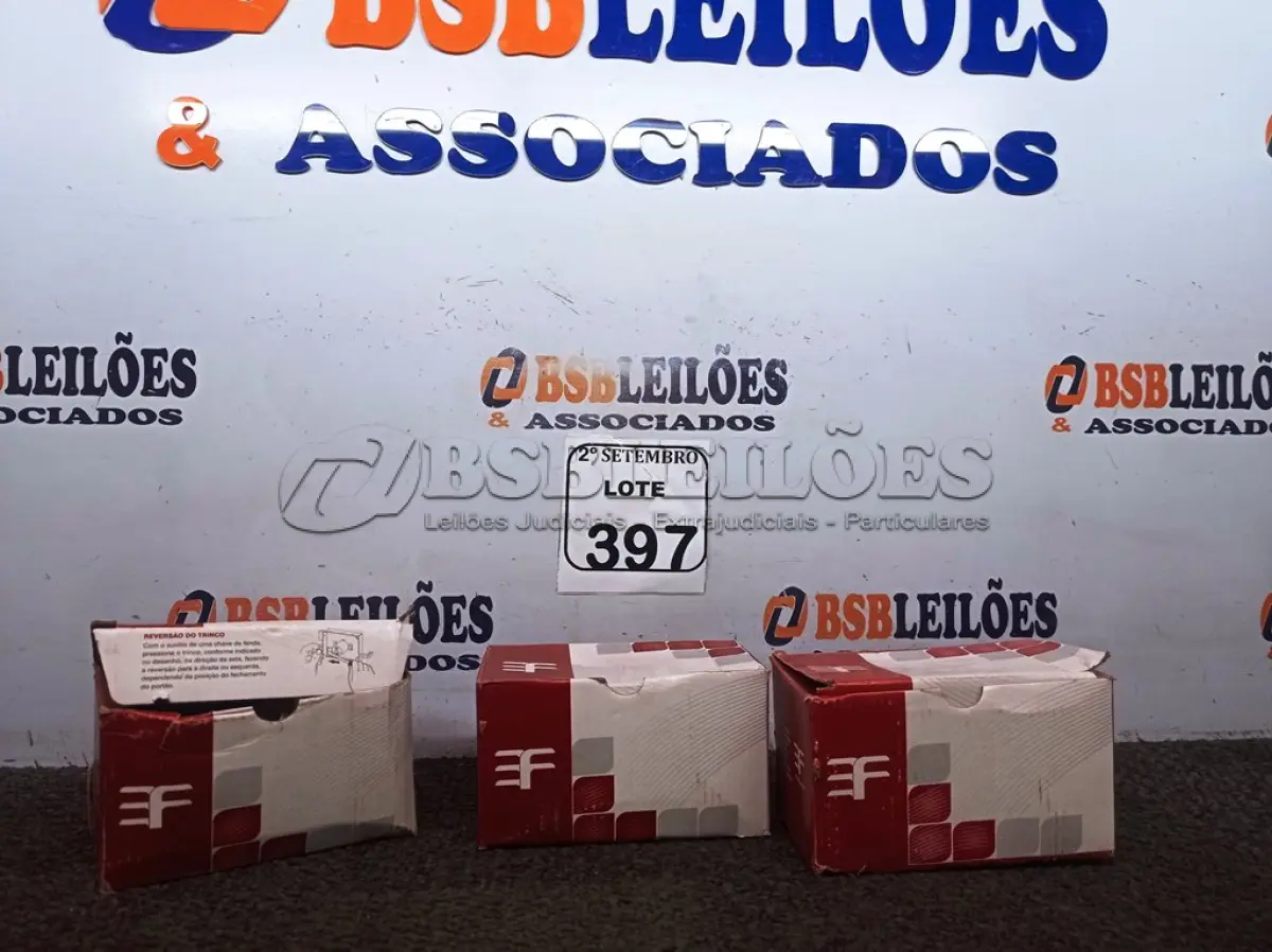 LOTE 397 - 02 FECHADURAS DE PORTAO SOBREPOR 100 MM ZCR UN 3F. (NO ESTADO) ATENÇÃO! FAZER A VISITAÇÃO ANTES DE ARREMATAR, NÃO SABEMOS SE FUNCIONA. LEILÃO NÃO TEM GARANTIA E NEM DEVOLUÇÃO, SUJEITO A POSSÍVEIS AVARIAS VISÍVEIS/OCULTAS E/OU AUSÊNCIA DE COMPONENTES.