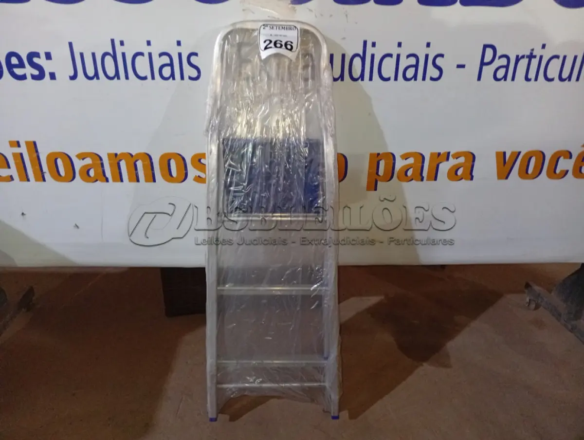 LOTE 266 - 01 ESCADA ALUMINIO 03 DEGRAUS PRIMA SBA.(NO ESTADO) ATENÇÃO! FAZER A VISITAÇÃO ANTES DE ARREMATAR, NÃO SABEMOS SE FUNCIONA. LEILÃO NÃO TEM GARANTIA E NEM DEVOLUÇÃO, SUJEITO A POSSÍVEIS AVARIAS VISÍVEIS/OCULTAS E/OU AUSÊNCIA DE COMPONENTES.