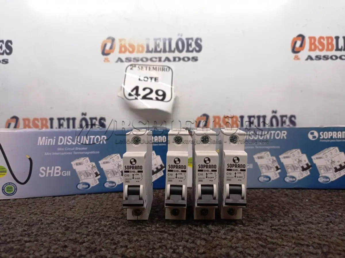 LOTE 429 - 02 CAIXAS DE MINI DISJUNTORES SOPRANO MODELO SHB GILL, 01 POLO, CONTÉM 12 UNIDADES EM CADA CAIXA. (NO ESTADO) ATENÇÃO! FAZER A VISITAÇÃO ANTES DE ARREMATAR, NÃO SABEMOS SE FUNCIONA. LEILÃO NÃO TEM GARANTIA E NEM DEVOLUÇÃO, SUJEITO A POSSÍVEIS AVARIAS VISÍVEIS/OCULTAS E/OU AUSÊNCIA DE COMPONENTES.