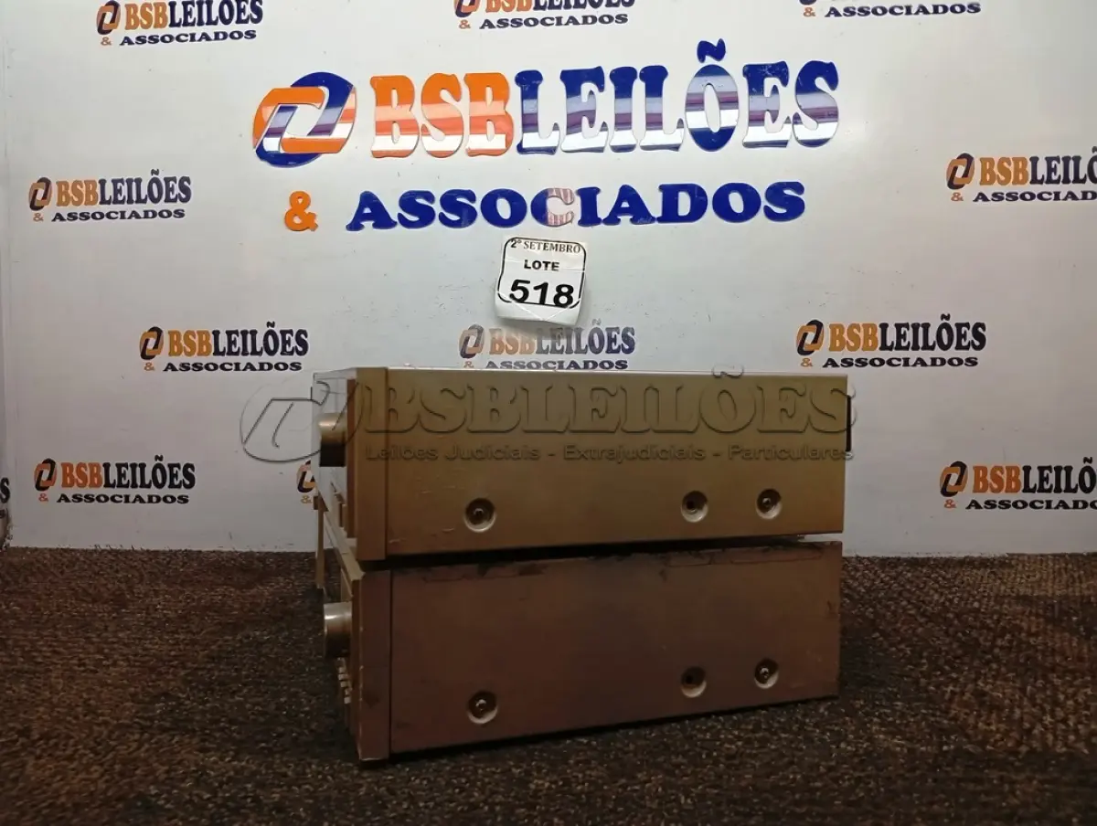 LOTE 518 - 02 RECEIVERS GRANDIENTE DS-20. (NO ESTADO) ATENÇÃO! FAZER A VISITAÇÃO ANTES DE ARREMATAR, NÃO SABEMOS SE FUNCIONA. LEILÃO NÃO TEM GARANTIA E NEM DEVOLUÇÃO, SUJEITO A POSSÍVEIS AVARIAS VISÍVEIS/OCULTAS E/OU AUSÊNCIA DE COMPONENTES.