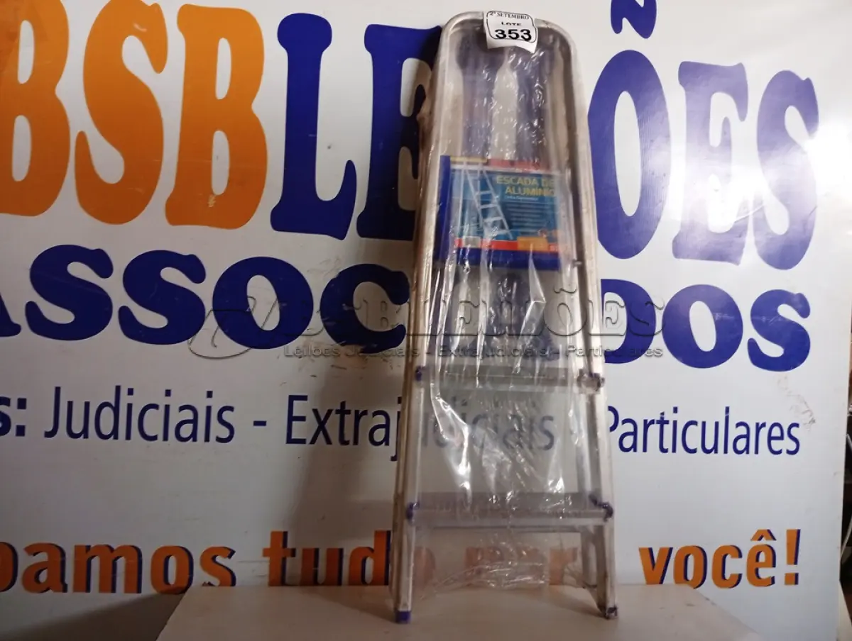 LOTE 353 - 01 ESCADA ALUMINIO 03 DEGRAUS PRIMA SBA.(NO ESTADO) ATENÇÃO! FAZER A VISITAÇÃO ANTES DE ARREMATAR, NÃO SABEMOS SE FUNCIONA. LEILÃO NÃO TEM GARANTIA E NEM DEVOLUÇÃO, SUJEITO A POSSÍVEIS AVARIAS VISÍVEIS/OCULTAS E/OU AUSÊNCIA DE COMPONENTES.