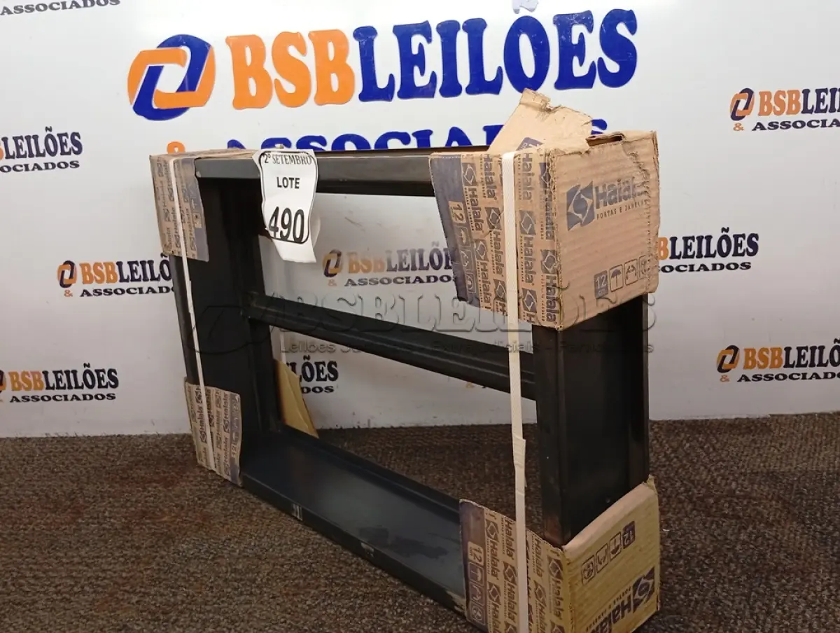 LOTE 490 - 01 JANELA BASCULANTE TRAD 060X040 QUAD REQ12 -HAIALA NOVO. (NO ESTADO) ATENÇÃO! FAZER A VISITAÇÃO ANTES DE ARREMATAR, NÃO SABEMOS SE FUNCIONA. LEILÃO NÃO TEM GARANTIA E NEM DEVOLUÇÃO, SUJEITO A POSSÍVEIS AVARIAS VISÍVEIS/OCULTAS E/OU AUSÊNCIA DE COMPONENTES.