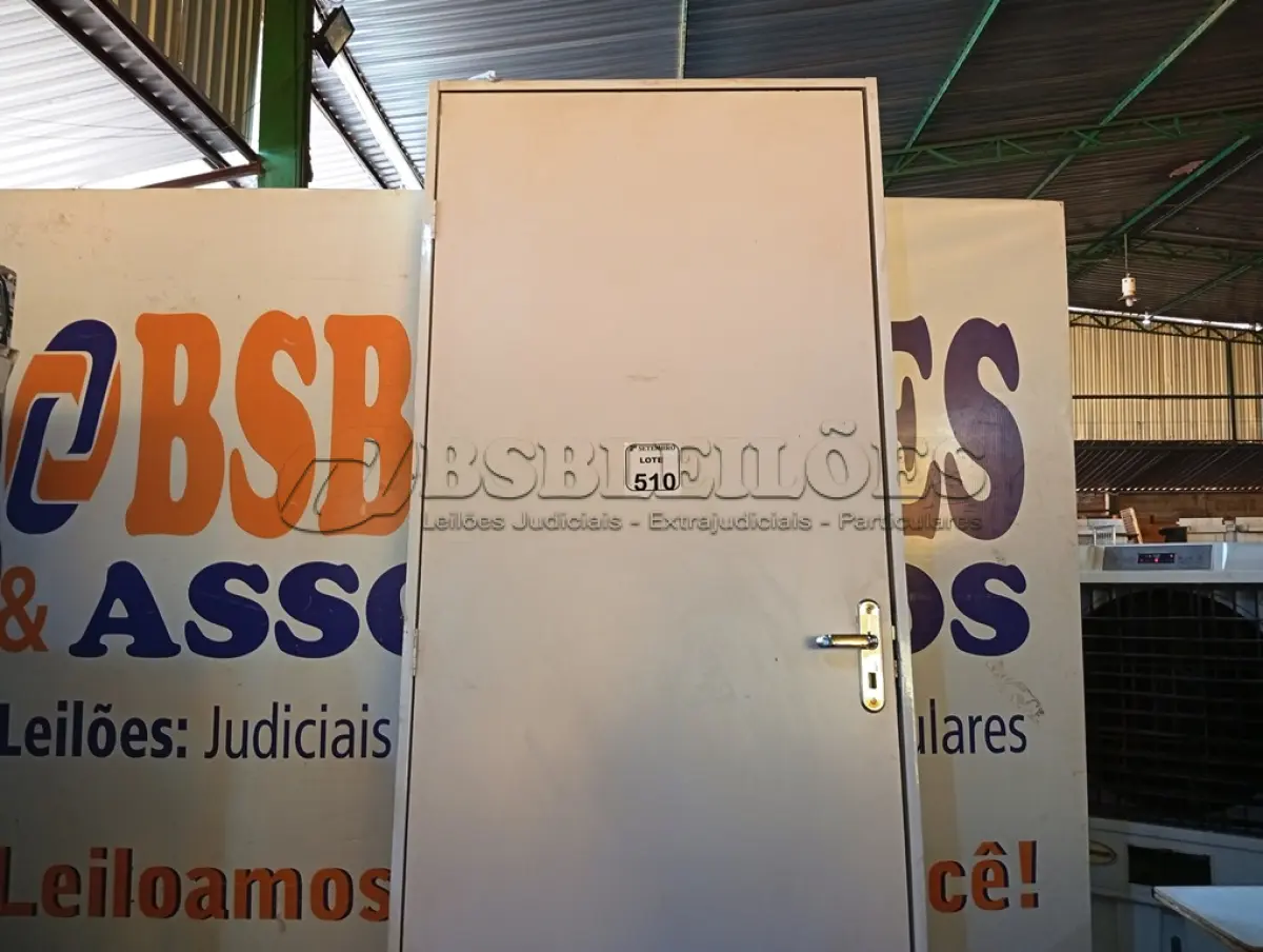 LOTE 510 - 01 PORTA DURAPLAC BRANCA APD 085X215 DIR REQ12 HAIALA NOVO. (NO ESTADO) ATENÇÃO! FAZER A VISITAÇÃO ANTES DE ARREMATAR, NÃO SABEMOS SE FUNCIONA. LEILÃO NÃO TEM GARANTIA E NEM DEVOLUÇÃO, SUJEITO A POSSÍVEIS AVARIAS VISÍVEIS/OCULTAS E/OU AUSÊNCIA DE COMPONENTES.