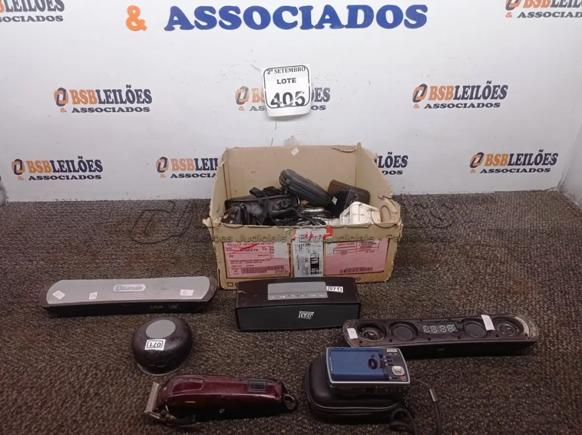 LOTE 405 - 01 LOTE COM ELETRÔNICOS DIVERSOS. (NO ESTADO) ATENÇÃO! FAZER A VISITAÇÃO ANTES DE ARREMATAR, NÃO SABEMOS SE FUNCIONA. LEILÃO NÃO TEM GARANTIA E NEM DEVOLUÇÃO, SUJEITO A POSSÍVEIS AVARIAS VISÍVEIS/OCULTAS E/OU AUSÊNCIA DE COMPONENTES.