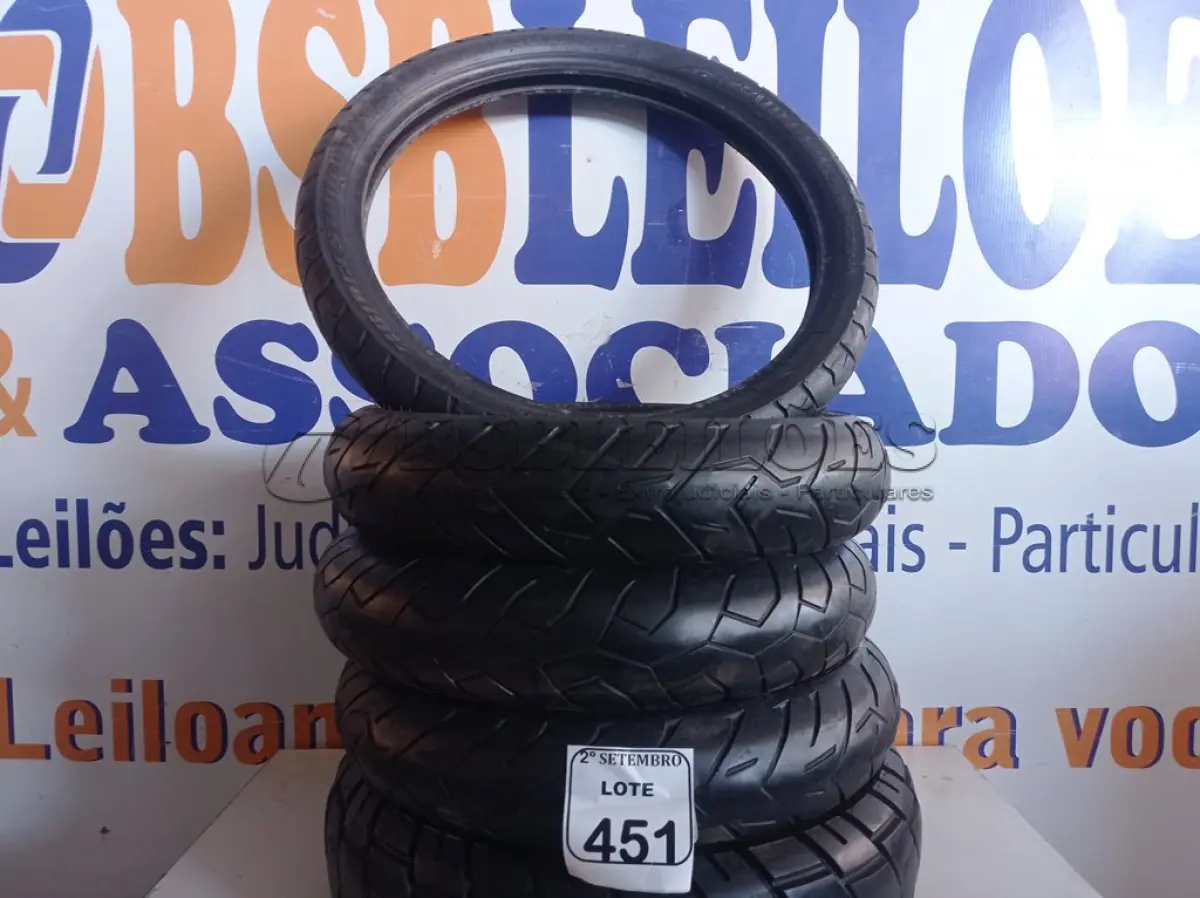 LOTE 451 - 05 PNEUS DE MOTO USADO, TAMANHOS DIVERSOS. (NO ESTADO) ATENÇÃO! FAZER A VISITAÇÃO ANTES DE ARREMATAR, NÃO SABEMOS SE FUNCIONA. LEILÃO NÃO TEM GARANTIA E NEM DEVOLUÇÃO, SUJEITO A POSSÍVEIS AVARIAS VISÍVEIS/OCULTAS E/OU AUSÊNCIA DE COMPONENTES.