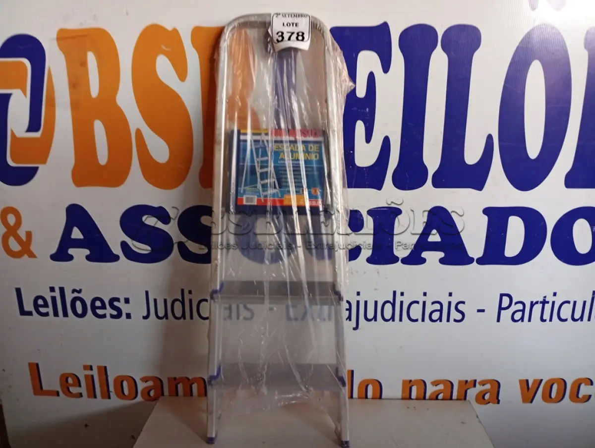 LOTE 378 - 01 ESCADA ALUMÍNIO 03 DEGRAUS PRIMA SBA.(NO ESTADO) ATENÇÃO! FAZER A VISITAÇÃO ANTES DE ARREMATAR, NÃO SABEMOS SE FUNCIONA. LEILÃO NÃO TEM GARANTIA E NEM DEVOLUÇÃO, SUJEITO A POSSÍVEIS AVARIAS VISÍVEIS/OCULTAS E/OU AUSÊNCIA DE COMPONENTES.