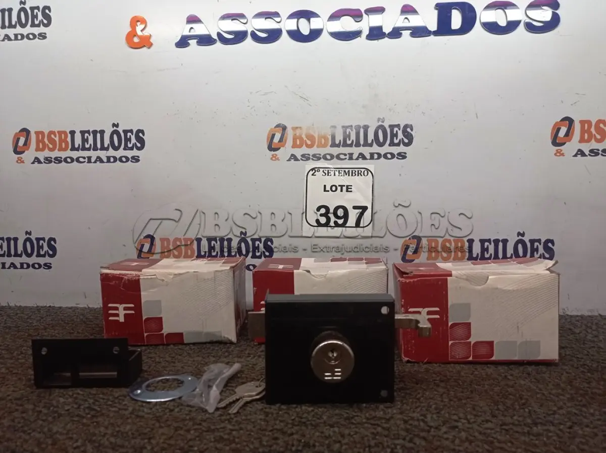 LOTE 397 - 02 FECHADURAS DE PORTAO SOBREPOR 100 MM ZCR UN 3F. (NO ESTADO) ATENÇÃO! FAZER A VISITAÇÃO ANTES DE ARREMATAR, NÃO SABEMOS SE FUNCIONA. LEILÃO NÃO TEM GARANTIA E NEM DEVOLUÇÃO, SUJEITO A POSSÍVEIS AVARIAS VISÍVEIS/OCULTAS E/OU AUSÊNCIA DE COMPONENTES.
