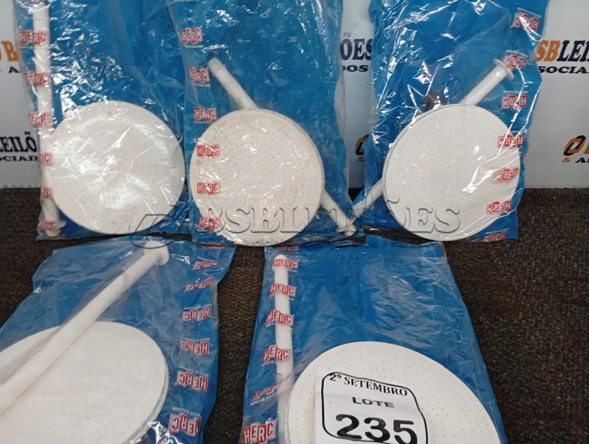 LOTE 235 - 03 CHUVEIROS C/BRAÇO 8" DE 1/2" PVC BR HERC. (NO ESTADO) ATENÇÃO! FAZER A VISITAÇÃO ANTES DE ARREMATAR, NÃO SABEMOS SE FUNCIONA. LEILÃO NÃO TEM GARANTIA E NEM DEVOLUÇÃO, SUJEITO A POSSÍVEIS AVARIAS VISÍVEIS/OCULTAS E/OU AUSÊNCIA DE COMPONENTES.