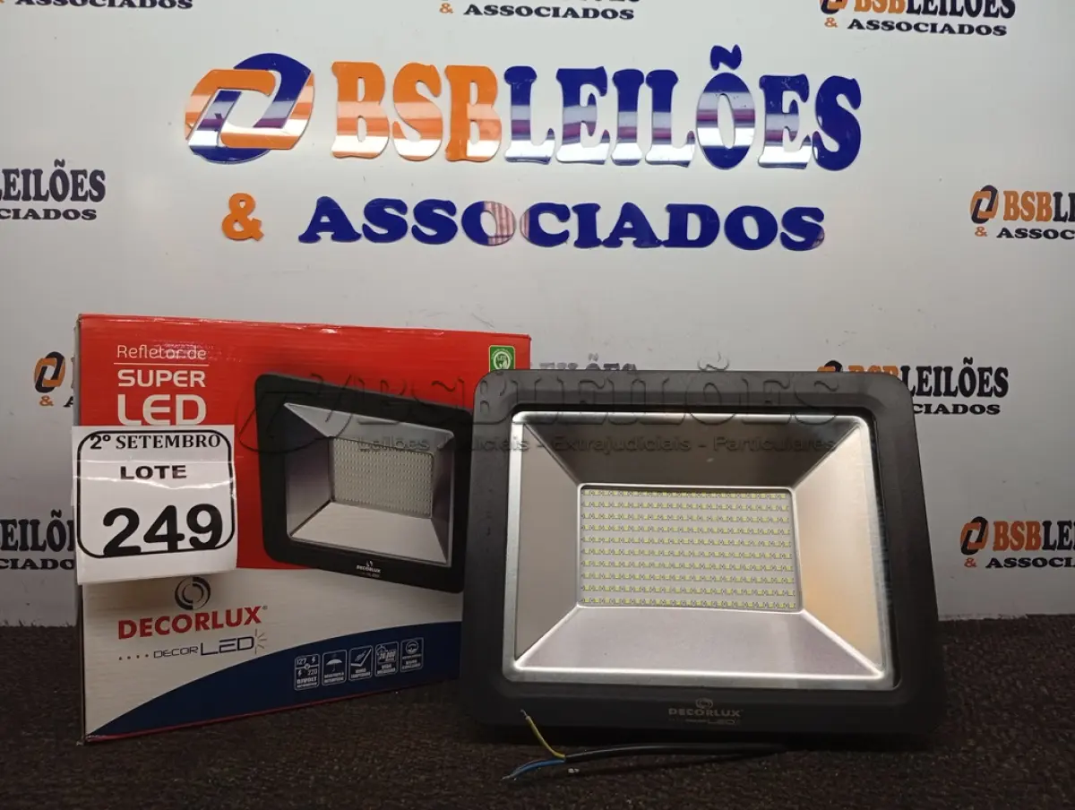LOTE 249 - 01REFLETOR DECORLED SUPERLED 220V 150W LUZ BRANCA. (NO ESTADO) ATENÇÃO! FAZER A VISITAÇÃO ANTES DE ARREMATAR, NÃO SABEMOS SE FUNCIONA. LEILÃO NÃO TEM GARANTIA E NEM DEVOLUÇÃO, SUJEITO A POSSÍVEIS AVARIAS VISÍVEIS/OCULTAS E/OU AUSÊNCIA DE COMPONENTES.