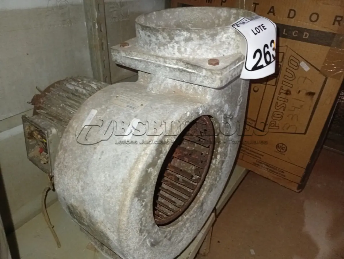 LOTE 263 - 01 CENTRIFUGA BLOWER COM MOTOR ELÉTRICO. (NO ESTADO) ATENÇÃO! FAZER A VISITAÇÃO ANTES DE ARREMATAR, NÃO SABEMOS SE FUNCIONA. LEILÃO NÃO TEM GARANTIA E NEM DEVOLUÇÃO, SUJEITO A POSSÍVEIS AVARIAS VISÍVEIS/OCULTAS E/OU AUSÊNCIA DE COMPONENTES.