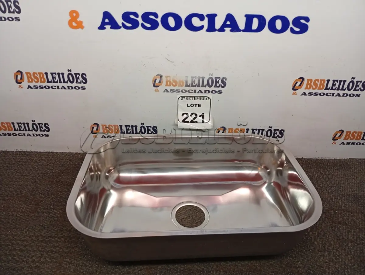LOTE 221 - 01 CUBA INOX N1 AÇO 430 3.1/2 46X30X14 FABRINOX (NO ESTADO) ATENÇÃO! FAZER A VISITAÇÃO ANTES DE ARREMATAR, NÃO SABEMOS SE FUNCIONA. LEILÃO NÃO TEM GARANTIA E NEM DEVOLUÇÃO, SUJEITO A POSSÍVEIS AVARIAS VISÍVEIS/OCULTAS E/OU AUSÊNCIA DE COMPONENTES.