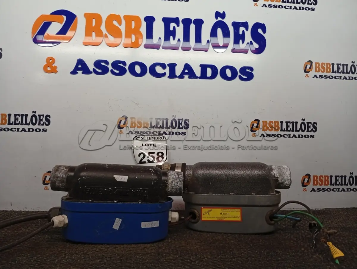 LOTE 258 -  02 AQUECEDORES PARA BANHEIRA. (NO ESTADO) ATENÇÃO! FAZER A VISITAÇÃO ANTES DE ARREMATAR, NÃO SABEMOS SE FUNCIONA. LEILÃO NÃO TEM GARANTIA E NEM DEVOLUÇÃO, SUJEITO A POSSÍVEIS AVARIAS VISÍVEIS/OCULTAS E/OU AUSÊNCIA DE COMPONENTES.