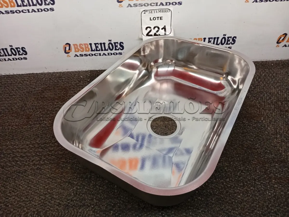 LOTE 221 - 01 CUBA INOX N1 AÇO 430 3.1/2 46X30X14 FABRINOX (NO ESTADO) ATENÇÃO! FAZER A VISITAÇÃO ANTES DE ARREMATAR, NÃO SABEMOS SE FUNCIONA. LEILÃO NÃO TEM GARANTIA E NEM DEVOLUÇÃO, SUJEITO A POSSÍVEIS AVARIAS VISÍVEIS/OCULTAS E/OU AUSÊNCIA DE COMPONENTES.