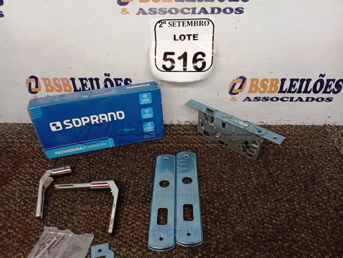 LOTE 516 - 02 FECHADURAS POPLINE ALAVANCA CR SOPRANO (NO ESTADO) ATENÇÃO! FAZER A VISITAÇÃO ANTES DE ARREMATAR, NÃO SABEMOS SE FUNCIONA. LEILÃO NÃO TEM GARANTIA E NEM DEVOLUÇÃO, SUJEITO A POSSÍVEIS AVARIAS VISÍVEIS/OCULTAS E/OU AUSÊNCIA DE COMPONENTES.