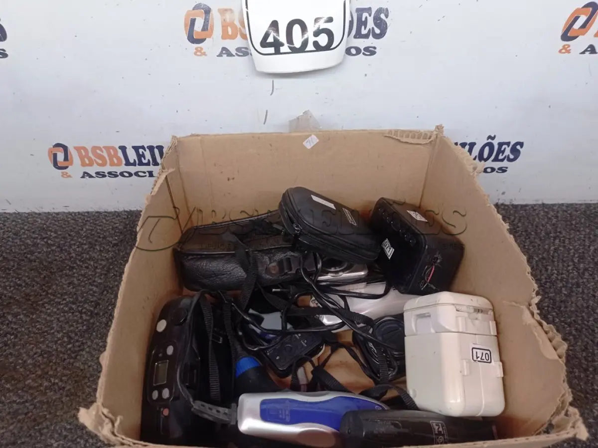 LOTE 405 - 01 LOTE COM ELETRÔNICOS DIVERSOS. (NO ESTADO) ATENÇÃO! FAZER A VISITAÇÃO ANTES DE ARREMATAR, NÃO SABEMOS SE FUNCIONA. LEILÃO NÃO TEM GARANTIA E NEM DEVOLUÇÃO, SUJEITO A POSSÍVEIS AVARIAS VISÍVEIS/OCULTAS E/OU AUSÊNCIA DE COMPONENTES.