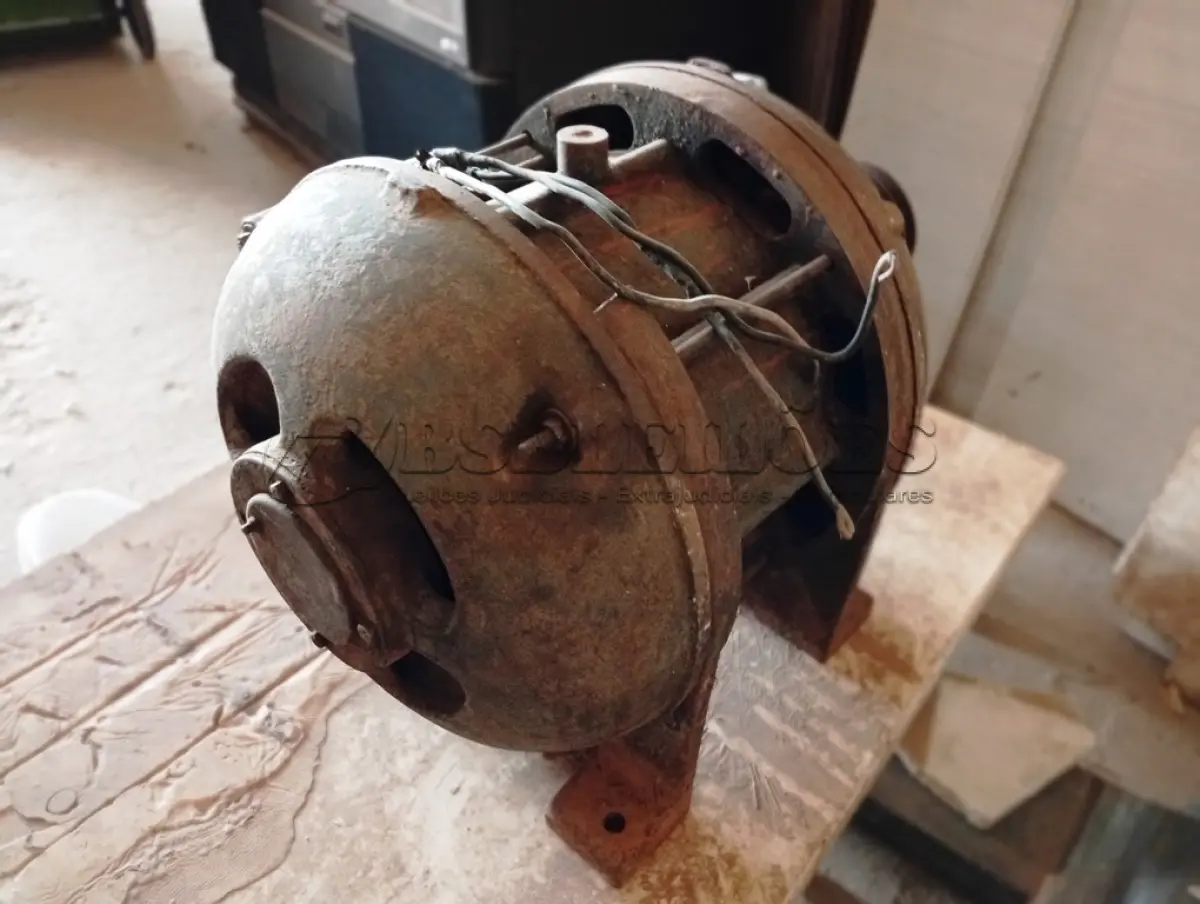 LOTE 501 - 01 MOTOR ELÉTRICO TRIFÁSICO 20 CV. (NO ESTADO) ATENÇÃO! FAZER A VISITAÇÃO ANTES DE ARREMATAR, NÃO SABEMOS SE FUNCIONA. LEILÃO NÃO TEM GARANTIA E NEM DEVOLUÇÃO, SUJEITO A POSSÍVEIS AVARIAS VISÍVEIS/OCULTAS E/OU AUSÊNCIA DE COMPONENTES.