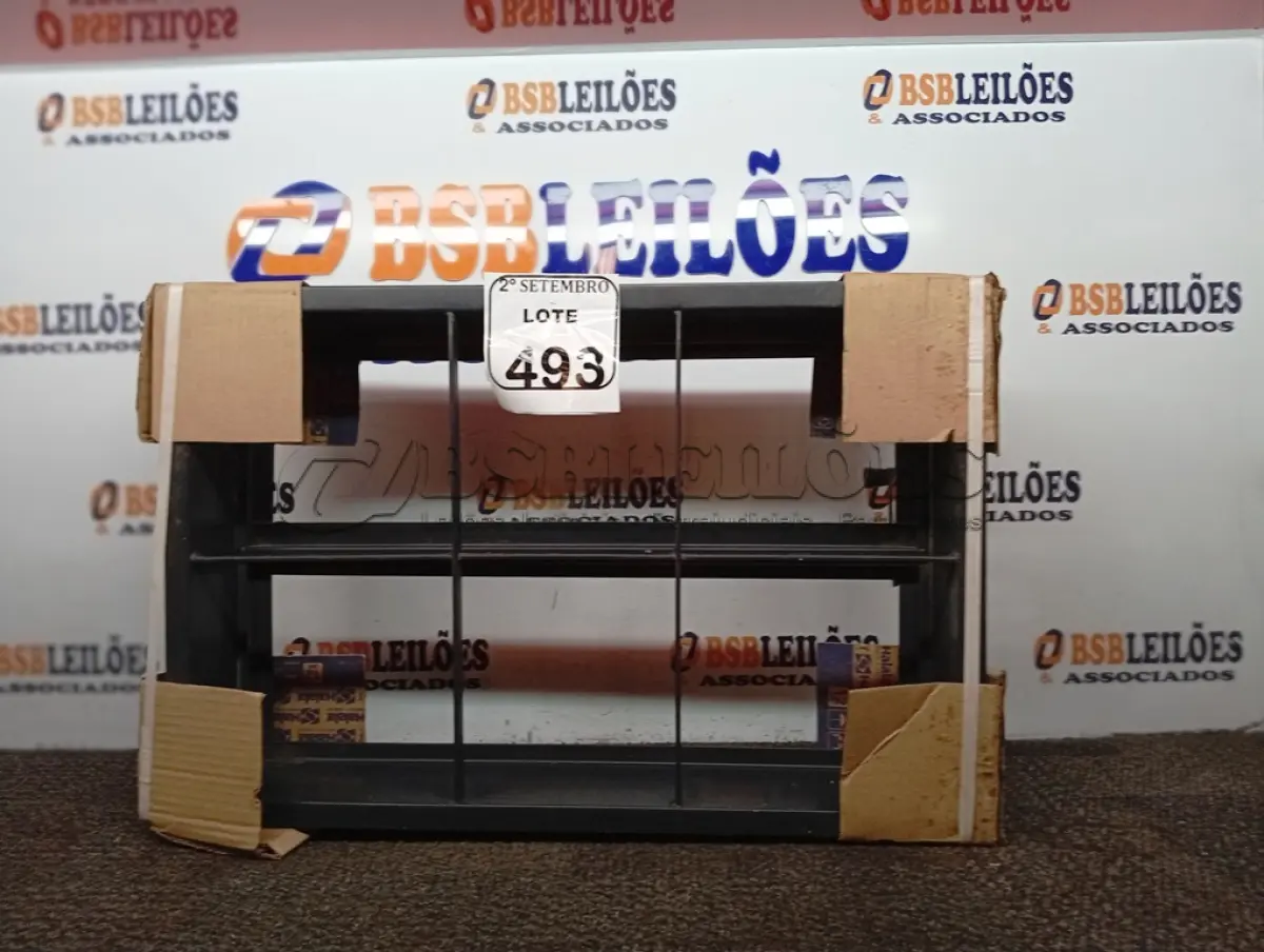 LOTE 493 - 01 JANELA BASCULANTE TRAD 060X040 QUAD REQ12 -HAIALA NOVO. (NO ESTADO) ATENÇÃO! FAZER A VISITAÇÃO ANTES DE ARREMATAR, NÃO SABEMOS SE FUNCIONA. LEILÃO NÃO TEM GARANTIA E NEM DEVOLUÇÃO, SUJEITO A POSSÍVEIS AVARIAS VISÍVEIS/OCULTAS E/OU AUSÊNCIA DE COMPONENTES.