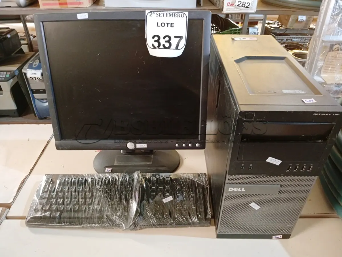LOTE 337 - 01 CPU DELL, 01 MONITOR DELL E 01 TECLADO. (NO ESTADO) ATENÇÃO! FAZER A VISITAÇÃO ANTES DE ARREMATAR, NÃO SABEMOS SE FUNCIONA. LEILÃO NÃO TEM GARANTIA E NEM DEVOLUÇÃO, SUJEITO A POSSÍVEIS AVARIAS VISÍVEIS/OCULTAS E/OU AUSÊNCIA DE COMPONENTES.