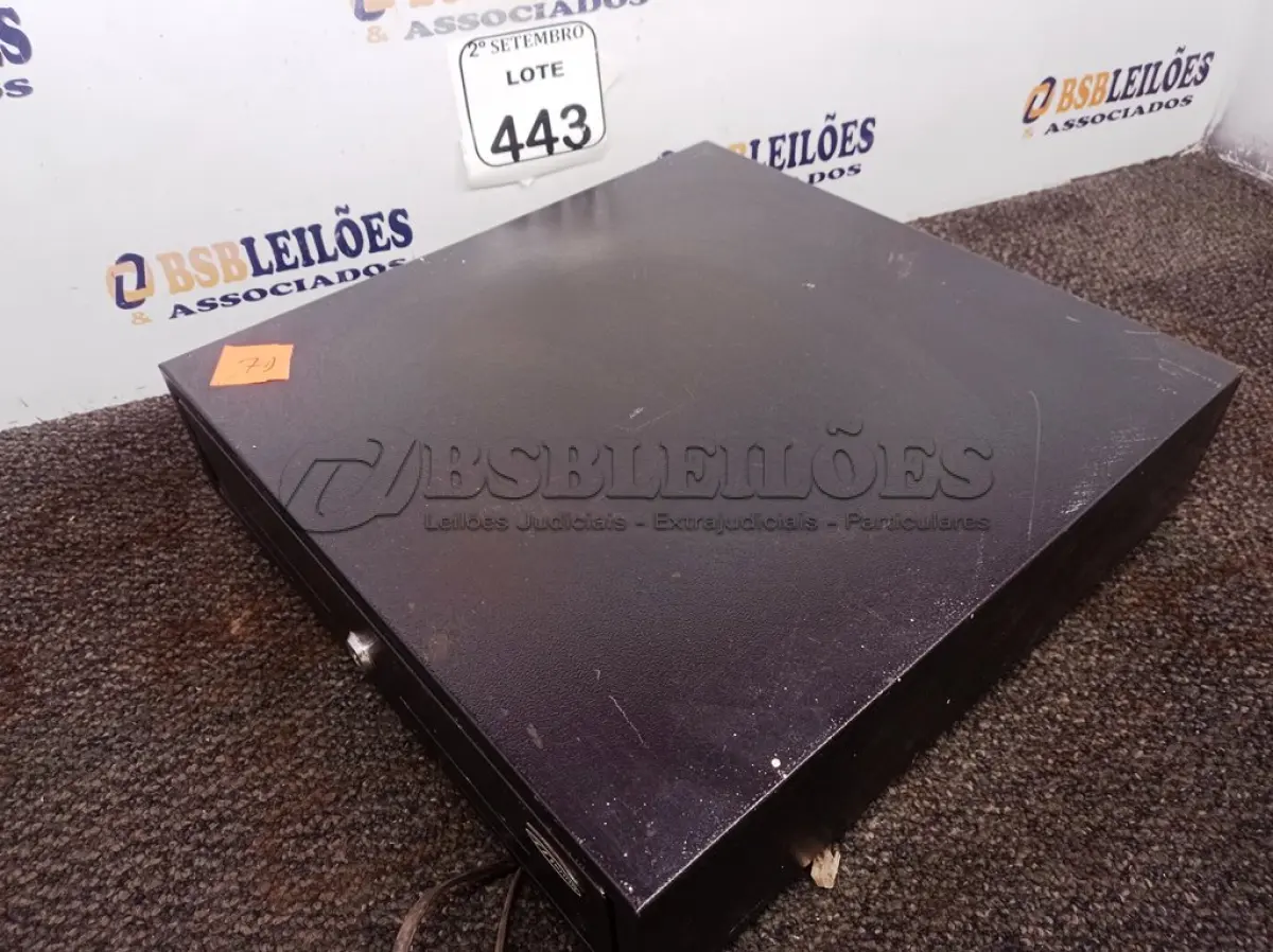 LOTE 443 - 01 CAIXA REGISTRADORA. (NO ESTADO) ATENÇÃO! FAZER A VISITAÇÃO ANTES DE ARREMATAR, NÃO SABEMOS SE FUNCIONA. LEILÃO NÃO TEM GARANTIA E NEM DEVOLUÇÃO, SUJEITO A POSSÍVEIS AVARIAS VISÍVEIS/OCULTAS E/OU AUSÊNCIA DE COMPONENTES.