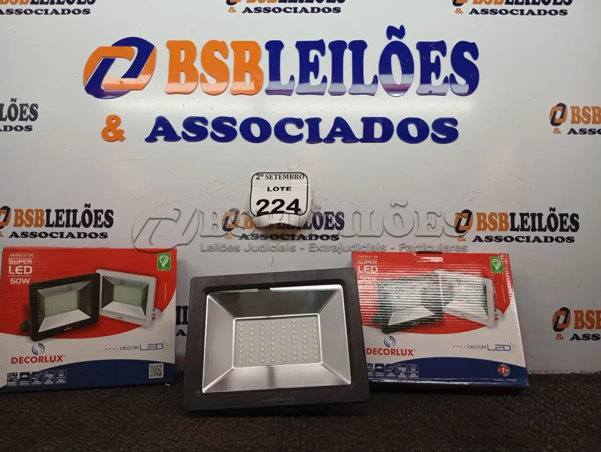LOTE 224 - 03 REFLETORES SUPER LED 100-240V 50W LUZ BRANCA – DECORLUX NOVO. (NO ESTADO) ATENÇÃO! FAZER A VISITAÇÃO ANTES DE ARREMATAR, NÃO SABEMOS SE FUNCIONA. LEILÃO NÃO TEM GARANTIA E NEM DEVOLUÇÃO, SUJEITO A POSSÍVEIS AVARIAS VISÍVEIS/OCULTAS E/OU AUSÊNCIA DE COMPONENTES.