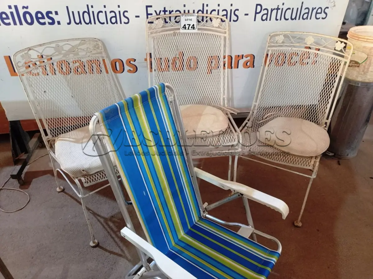 LOTE 474 - 03 CADEIRAS DE FERRO E 01 DOBRÁVEL. (NO ESTADO) ATENÇÃO! FAZER A VISITAÇÃO ANTES DE ARREMATAR, NÃO SABEMOS SE FUNCIONA. LEILÃO NÃO TEM GARANTIA E NEM DEVOLUÇÃO, SUJEITO A POSSÍVEIS AVARIAS VISÍVEIS/OCULTAS E/OU AUSÊNCIA DE COMPONENTES.