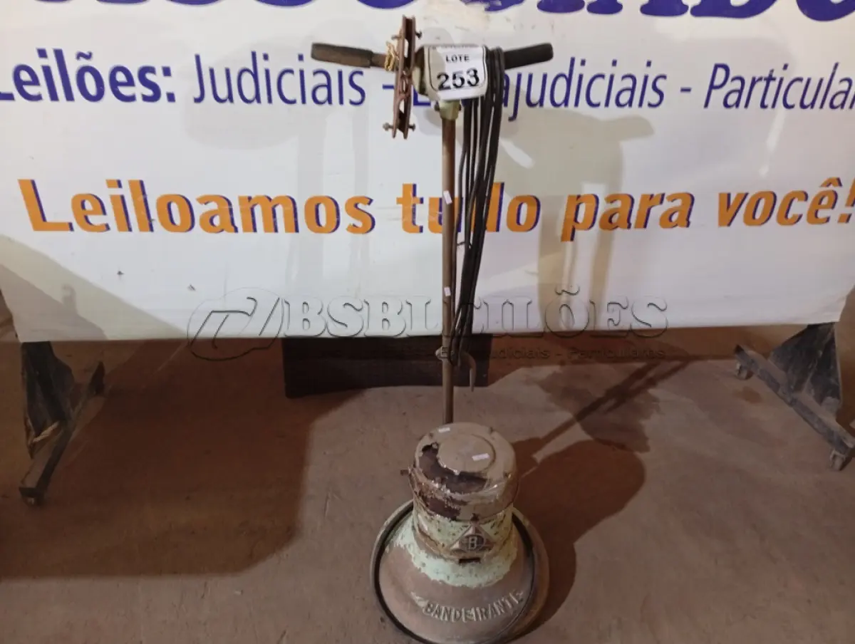 LOTE 253 - 01 ENCERADEIRA INDUSTRIAL MARCA BANDEIRANTE. (NO ESTADO) ATENÇÃO! FAZER A VISITAÇÃO ANTES DE ARREMATAR, NÃO SABEMOS SE FUNCIONA. LEILÃO NÃO TEM GARANTIA E NEM DEVOLUÇÃO, SUJEITO A POSSÍVEIS AVARIAS VISÍVEIS/OCULTAS E/OU AUSÊNCIA DE COMPONENTES.