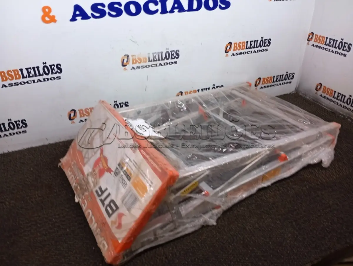 LOTE 312 - 01 BANCO ESCADA DE ALUMÍNIO MARCA BTF. (NO ESTADO) ATENÇÃO! FAZER A VISITAÇÃO ANTES DE ARREMATAR, NÃO SABEMOS SE FUNCIONA. LEILÃO NÃO TEM GARANTIA E NEM DEVOLUÇÃO, SUJEITO A POSSÍVEIS AVARIAS VISÍVEIS/OCULTAS E/OU AUSÊNCIA DE COMPONENTES.
