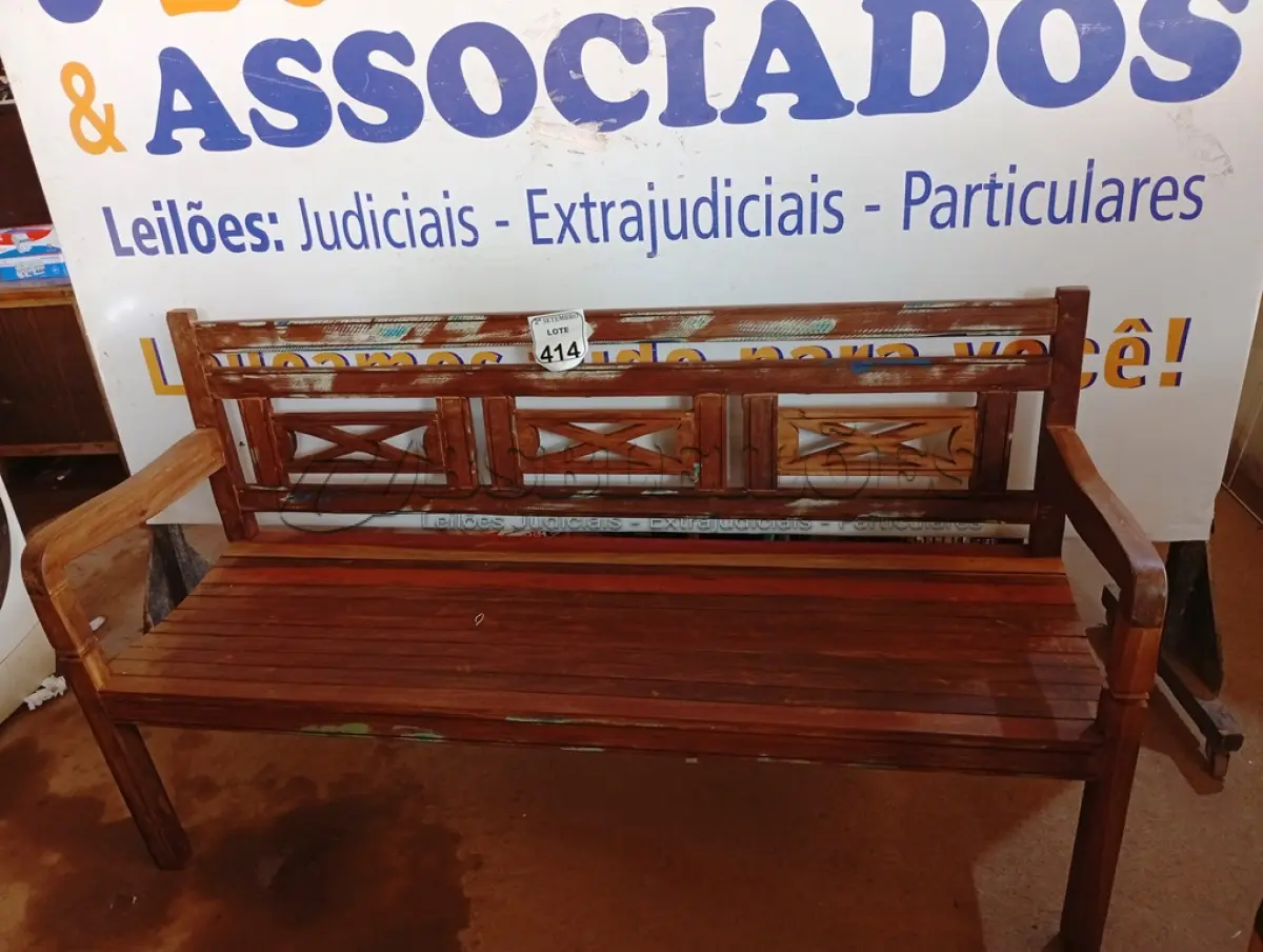 LOTE 414 - 01 CONJUNTO DE SOFÁ PARA JARDIM EM MADEIRA COM 3 PEÇAS (NO ESTADO) ATENÇÃO! FAZER A VISITAÇÃO ANTES DE ARREMATAR, NÃO SABEMOS SE FUNCIONA. LEILÃO NÃO TEM GARANTIA E NEM DEVOLUÇÃO, SUJEITO A POSSÍVEIS AVARIAS VISÍVEIS/OCULTAS E/OU AUSÊNCIA DE COMPONENTES.