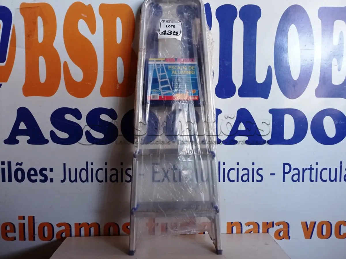LOTE 435 - 01 ESCADA ALUMINIO 03 DEGRAUS PRIMA SBA.(NO ESTADO) ATENÇÃO! FAZER A VISITAÇÃO ANTES DE ARREMATAR, NÃO SABEMOS SE FUNCIONA. LEILÃO NÃO TEM GARANTIA E NEM DEVOLUÇÃO, SUJEITO A POSSÍVEIS AVARIAS VISÍVEIS/OCULTAS E/OU AUSÊNCIA DE COMPONENTES.