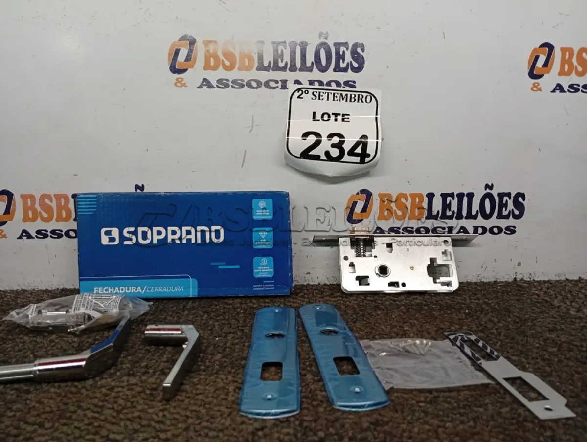 LOTE 234 - 02 FECHADURAS POPLINE ALAVANCA CR SOPRANO (NO ESTADO) ATENÇÃO! FAZER A VISITAÇÃO ANTES DE ARREMATAR, NÃO SABEMOS SE FUNCIONA. LEILÃO NÃO TEM GARANTIA E NEM DEVOLUÇÃO, SUJEITO A POSSÍVEIS AVARIAS VISÍVEIS/OCULTAS E/OU AUSÊNCIA DE COMPONENTES.
