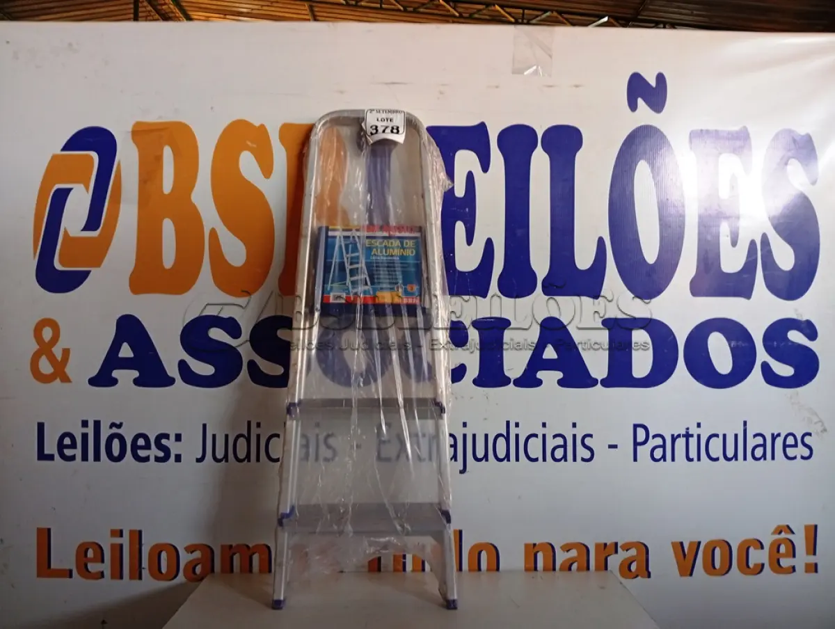 LOTE 378 - 01 ESCADA ALUMÍNIO 03 DEGRAUS PRIMA SBA.(NO ESTADO) ATENÇÃO! FAZER A VISITAÇÃO ANTES DE ARREMATAR, NÃO SABEMOS SE FUNCIONA. LEILÃO NÃO TEM GARANTIA E NEM DEVOLUÇÃO, SUJEITO A POSSÍVEIS AVARIAS VISÍVEIS/OCULTAS E/OU AUSÊNCIA DE COMPONENTES.