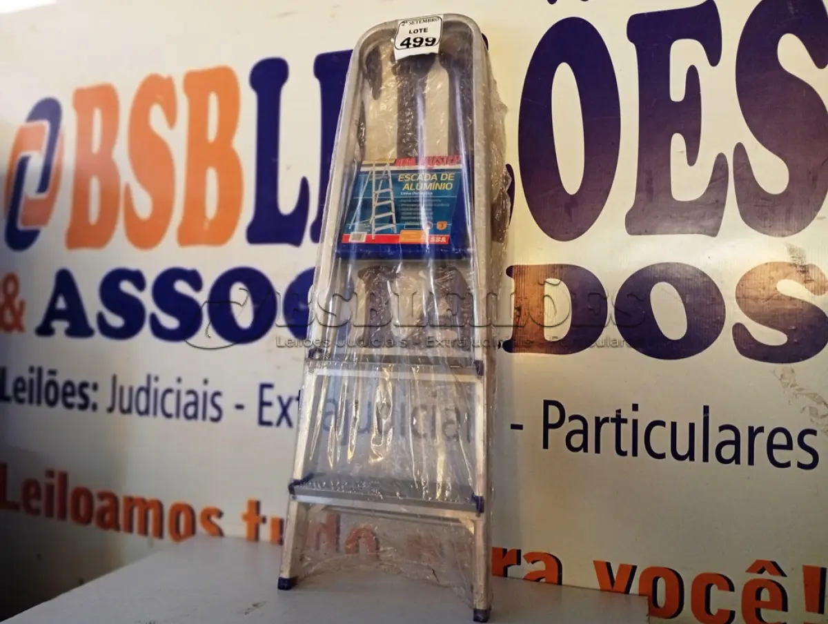 LOTE 499 - 01 ESCADA ALUMÍNIO 03 DEGRAUS PRIMA SBA.(NO ESTADO) ATENÇÃO! FAZER A VISITAÇÃO ANTES DE ARREMATAR, NÃO SABEMOS SE FUNCIONA. LEILÃO NÃO TEM GARANTIA E NEM DEVOLUÇÃO, SUJEITO A POSSÍVEIS AVARIAS VISÍVEIS/OCULTAS E/OU AUSÊNCIA DE COMPONENTES.