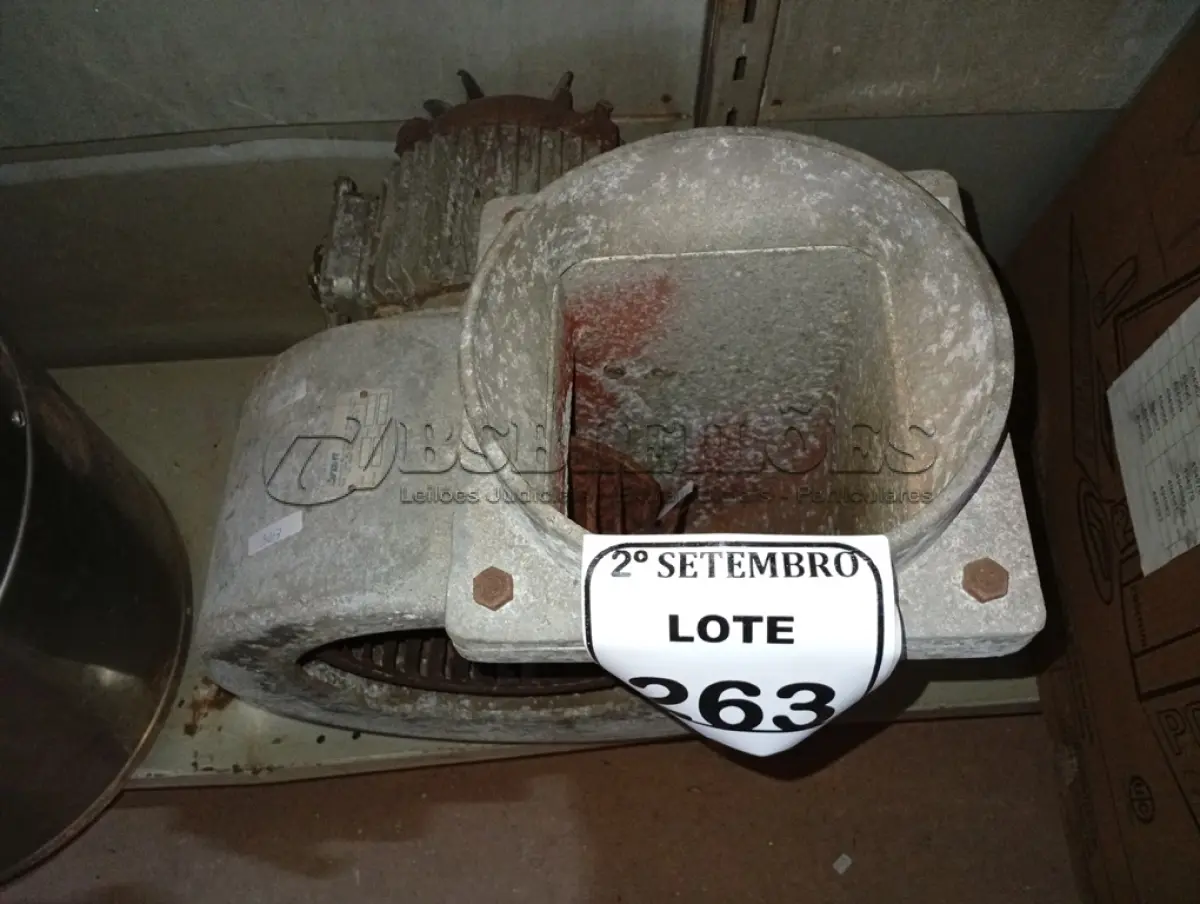LOTE 263 - 01 CENTRIFUGA BLOWER COM MOTOR ELÉTRICO. (NO ESTADO) ATENÇÃO! FAZER A VISITAÇÃO ANTES DE ARREMATAR, NÃO SABEMOS SE FUNCIONA. LEILÃO NÃO TEM GARANTIA E NEM DEVOLUÇÃO, SUJEITO A POSSÍVEIS AVARIAS VISÍVEIS/OCULTAS E/OU AUSÊNCIA DE COMPONENTES.